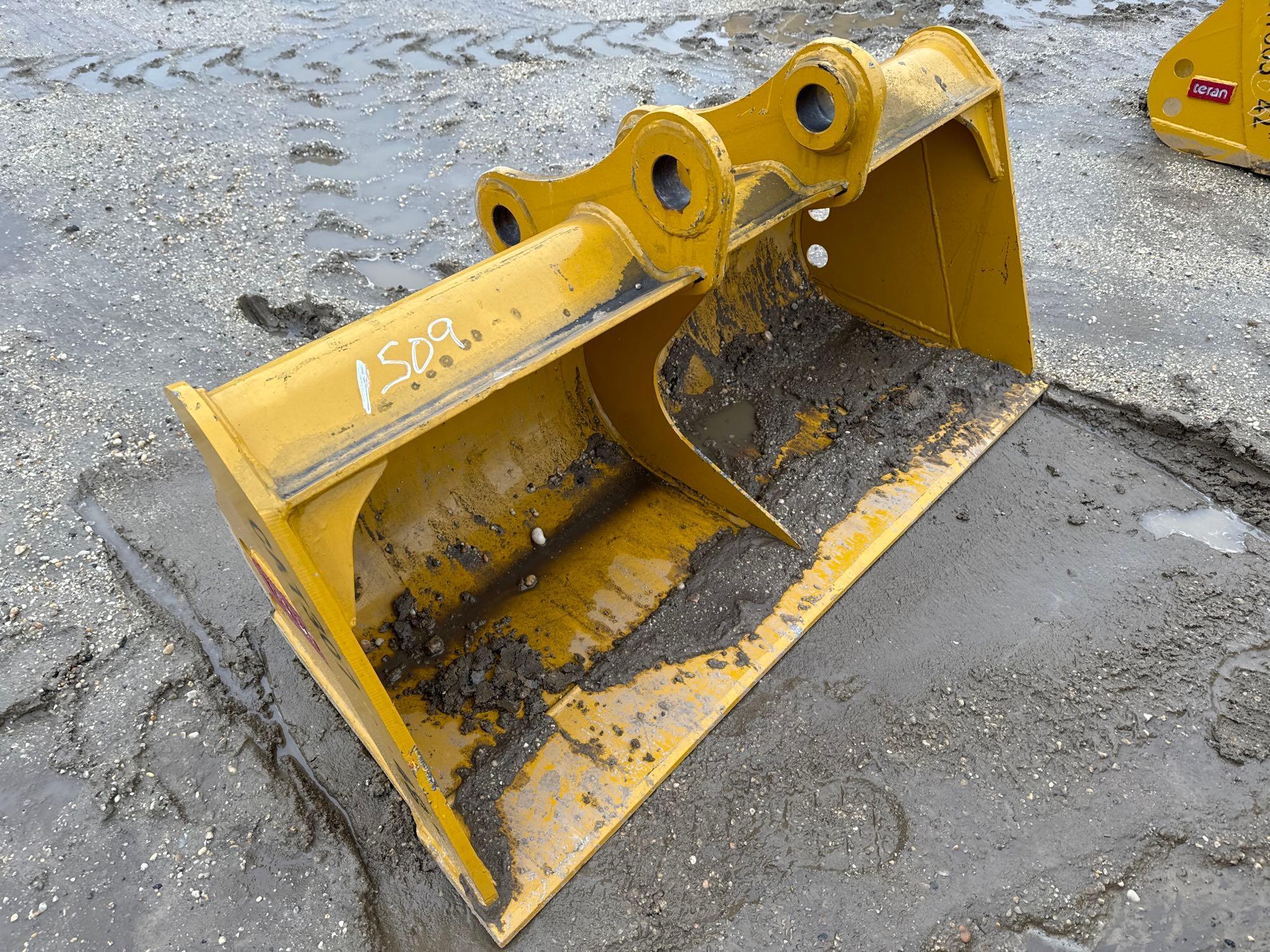 NEW TERAN 48IN. CLEAN UP BUCKET EXCAVATOR BUCKET FOR CAT 307.