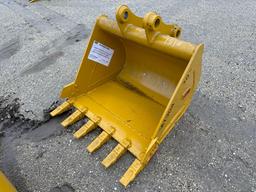 NEW TERAN 30IN. DIGGING BUCKET EXCAVATOR BUCKET for CAT 304 with Side Cutters, Reinforcement Plates