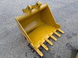 NEW TERAN 30IN. DIGGING BUCKET EXCAVATOR BUCKET for CAT 304 with Side Cutters, Reinforcement Plates