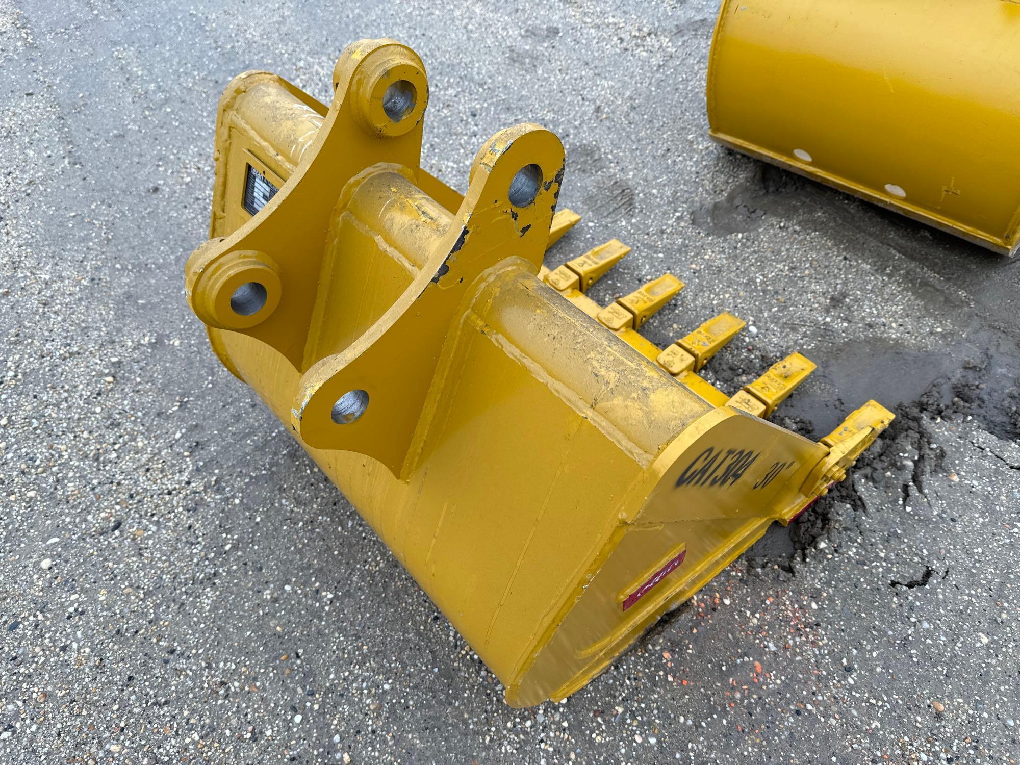 NEW TERAN 30IN. DIGGING BUCKET EXCAVATOR BUCKET for CAT 304 with Side Cutters, Reinforcement Plates