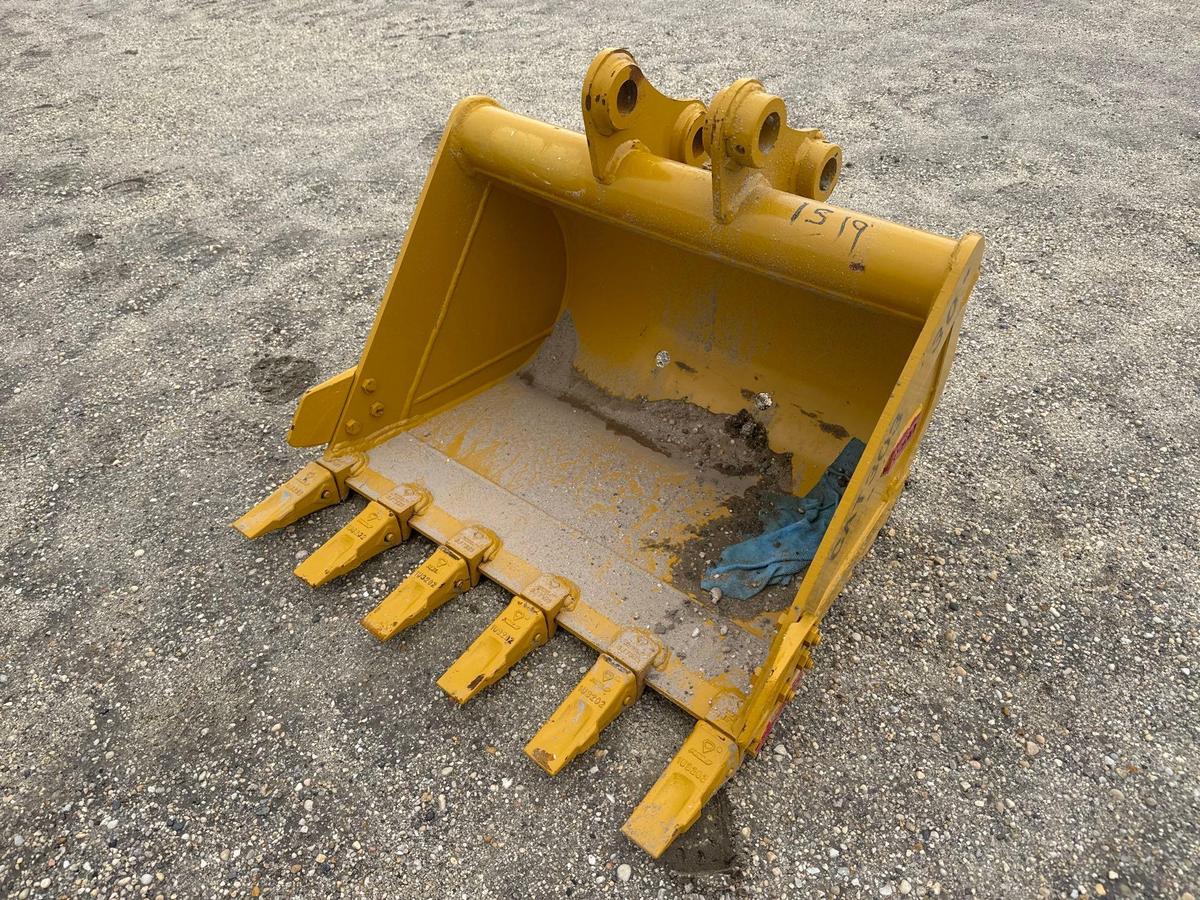 NEW TERAN 30IN. DIGGING BUCKET EXCAVATOR BUCKET for CAT 303 with Side Cutters, Reinforcement Plates