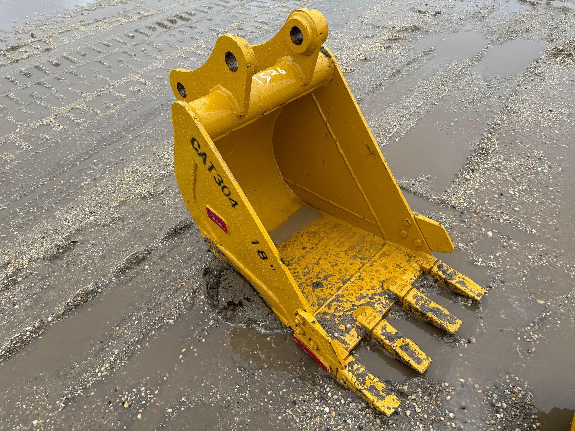 NEW TERAN 18IN. DIGGING BUCKET EXCAVATOR BUCKET for CAT 304 with Side Cutters, Reinforcement Plates