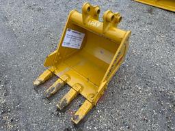 NEW TERAN 18IN. DIGGING BUCKET EXCAVATOR BUCKET for CAT 301 with Side Cutters and 4HD Tips. SN-0708