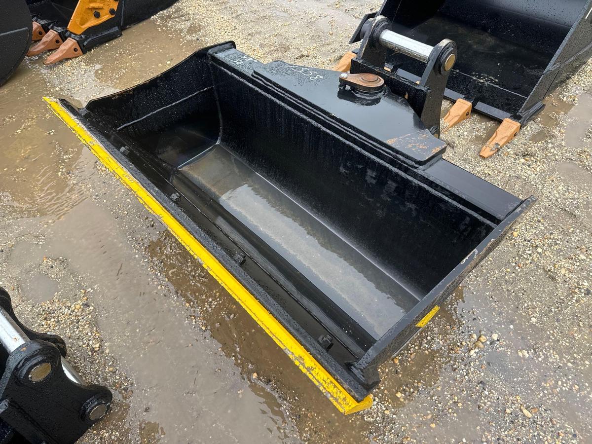 NEW TROJAN 42IN. TILT EXCAVATOR BUCKET 45mm pins fits to: Cat 305, 305.5 Komatsu PC45/50/55, Hyundai