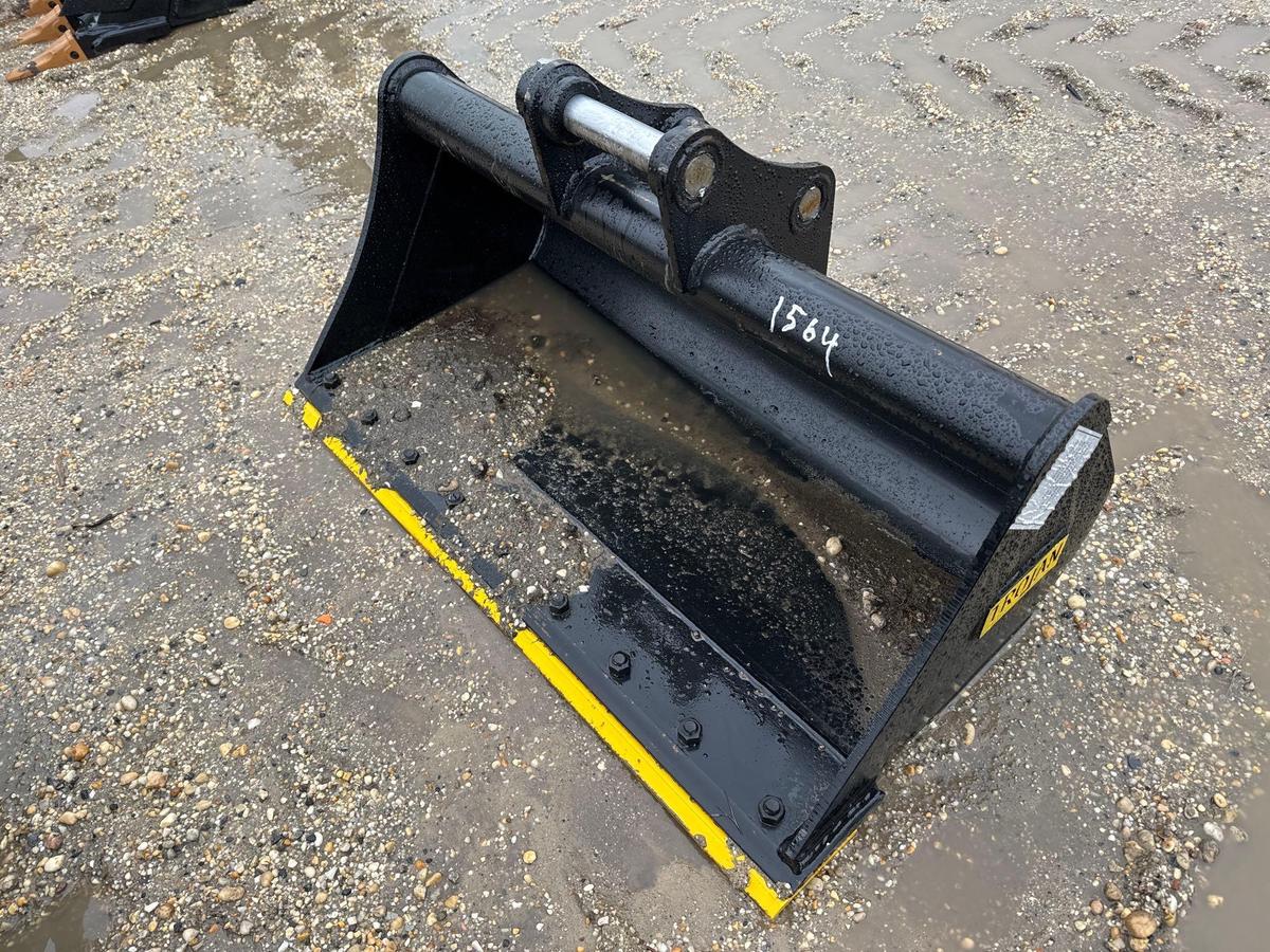 NEW TROJAN 42IN. CLEAN-UP EXCAVATOR BUCKET 40mm pins fits to: Cat 303/305.5/304, Case, New Holland,