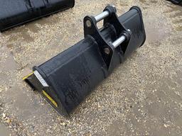 NEW TROJAN 42IN. CLEAN-UP EXCAVATOR BUCKET 40mm pins fits to: Cat 303/305.5/304, Case, New Holland,