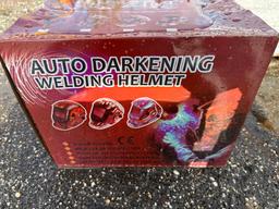 NEW AUTO DARKENING WELDING HELMET NEW SUPPORT EQUIPMENT