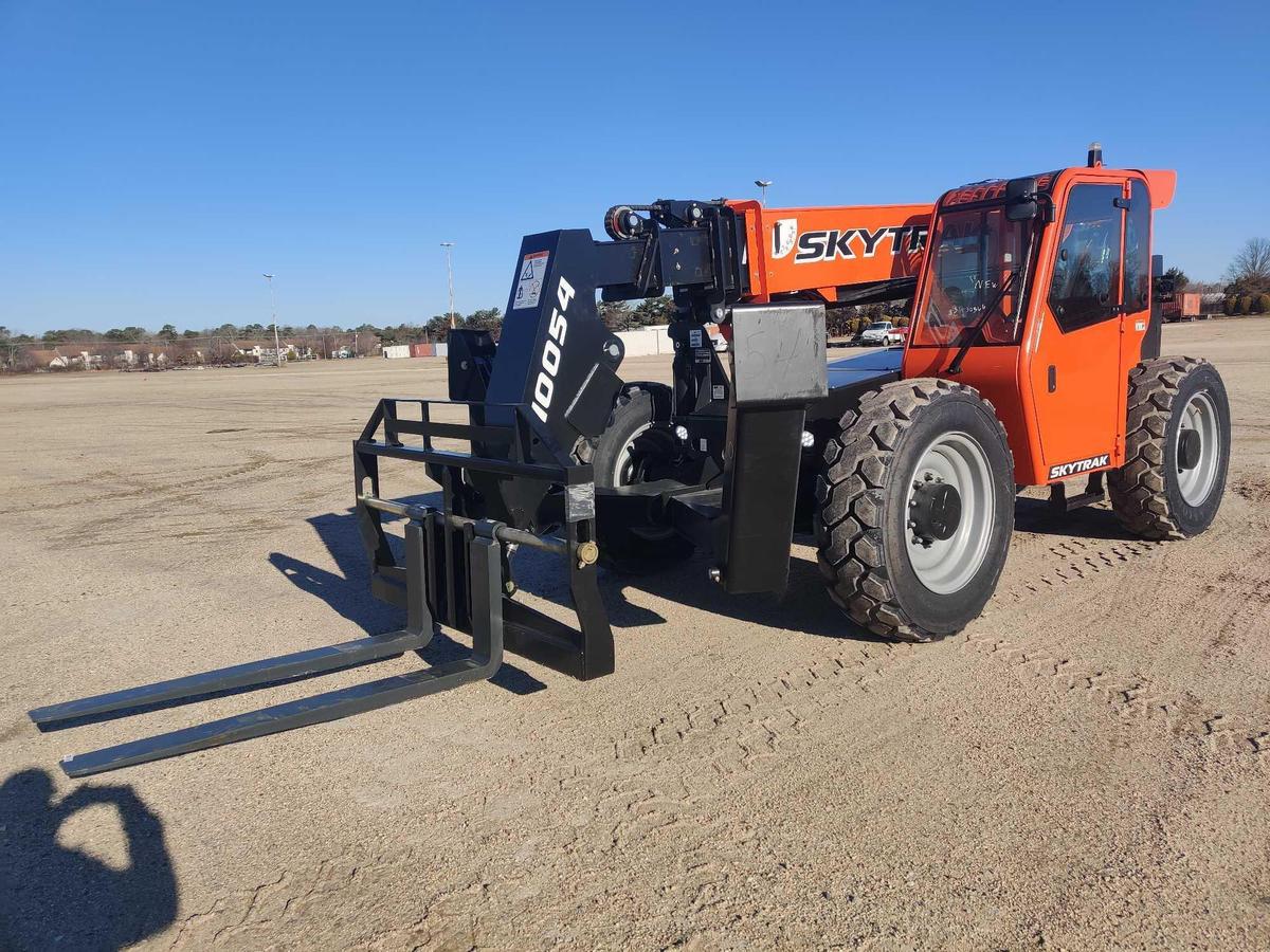 NEW UNUSED 2024 SKYTRAK 10054 TELESCOPIC FORKLIFT 4x4, powered by Cummins diesel engine, 74hp,