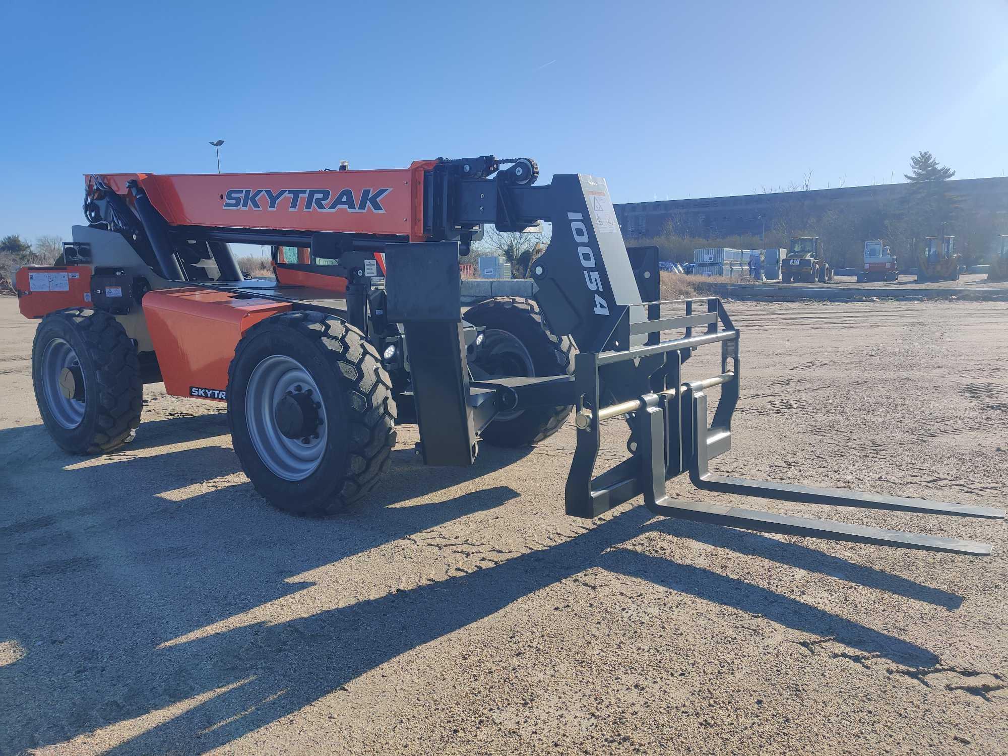 NEW UNUSED 2024 SKYTRAK 10054 TELESCOPIC FORKLIFT 4x4, powered by Cummins diesel engine, 74hp,