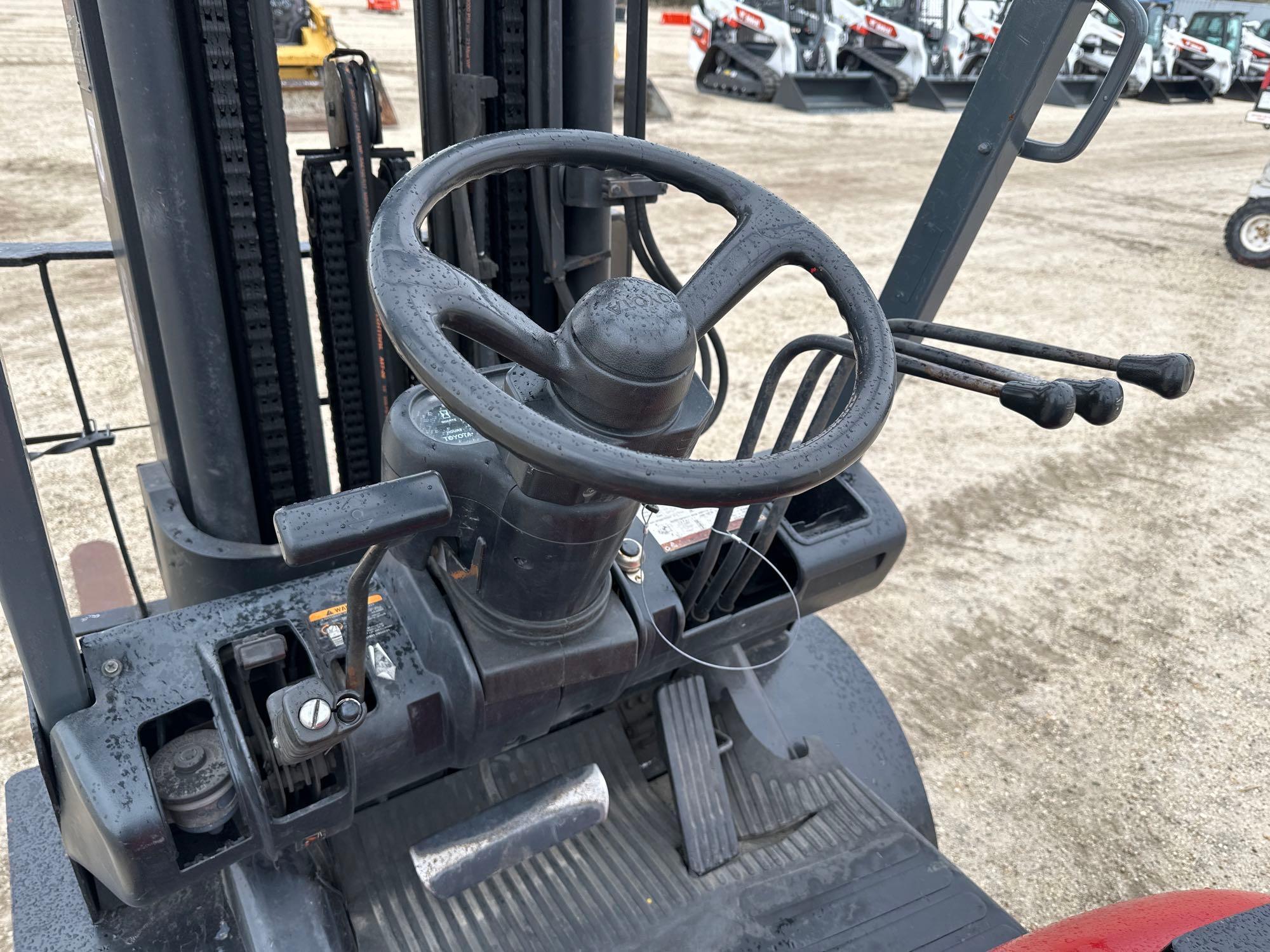TOYOTA 6FGCU25 FORKLIFT SN:68621 powered by LP engine, equipped with OROPS, 5,000lb lift capacity,