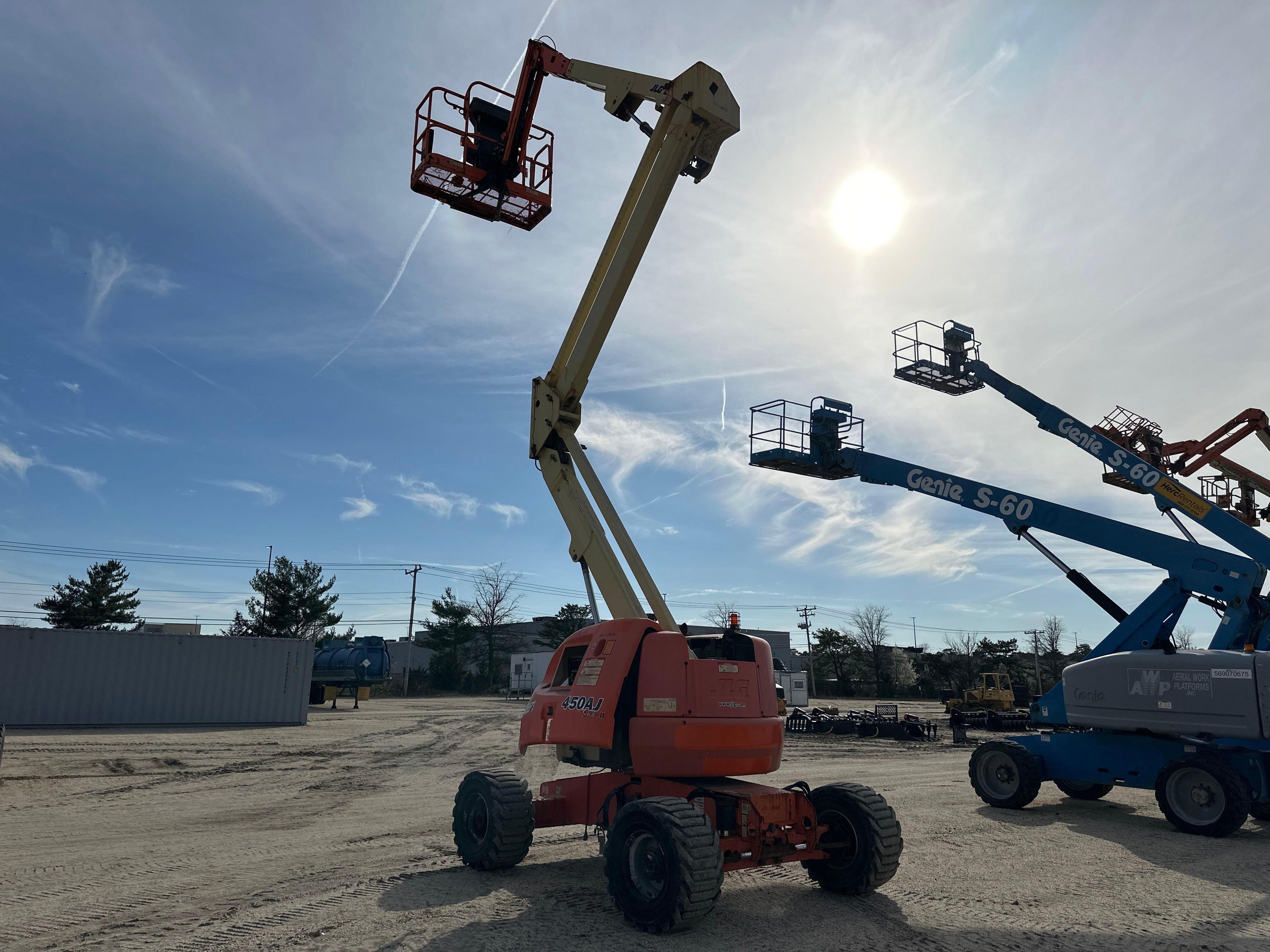 2013 JLG 450AJ BOOM LIFT SN:300168369 4x4, powered by diesel engine, equipped with 45ft. Platform
