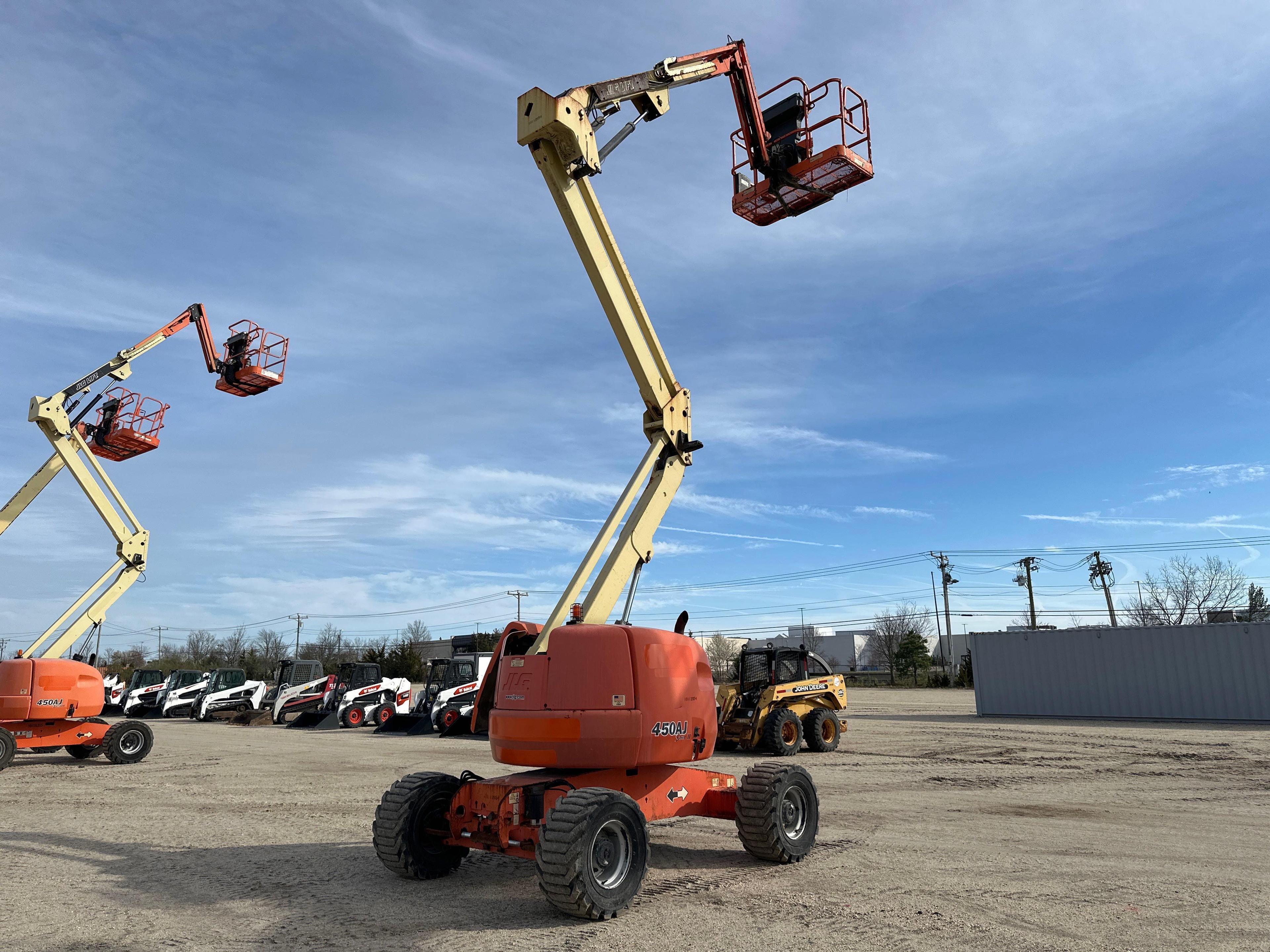 2013 JLG 450AJ BOOM LIFT SN:300168369 4x4, powered by diesel engine, equipped with 45ft. Platform