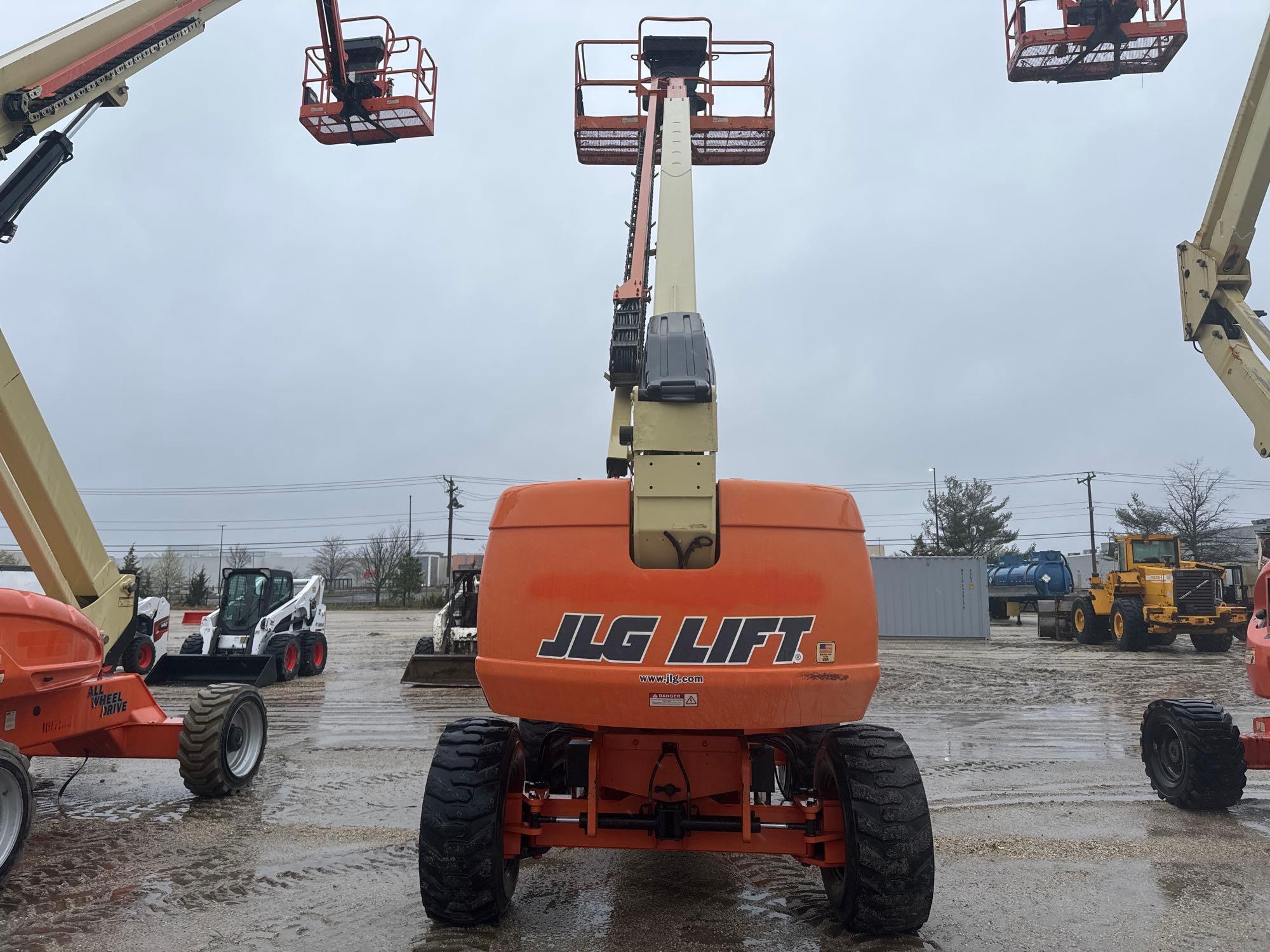 JLG 600S BOOM LIFT SN:300082649 4x4, powered by diesel engine, equipped with 60ft. Platform height,