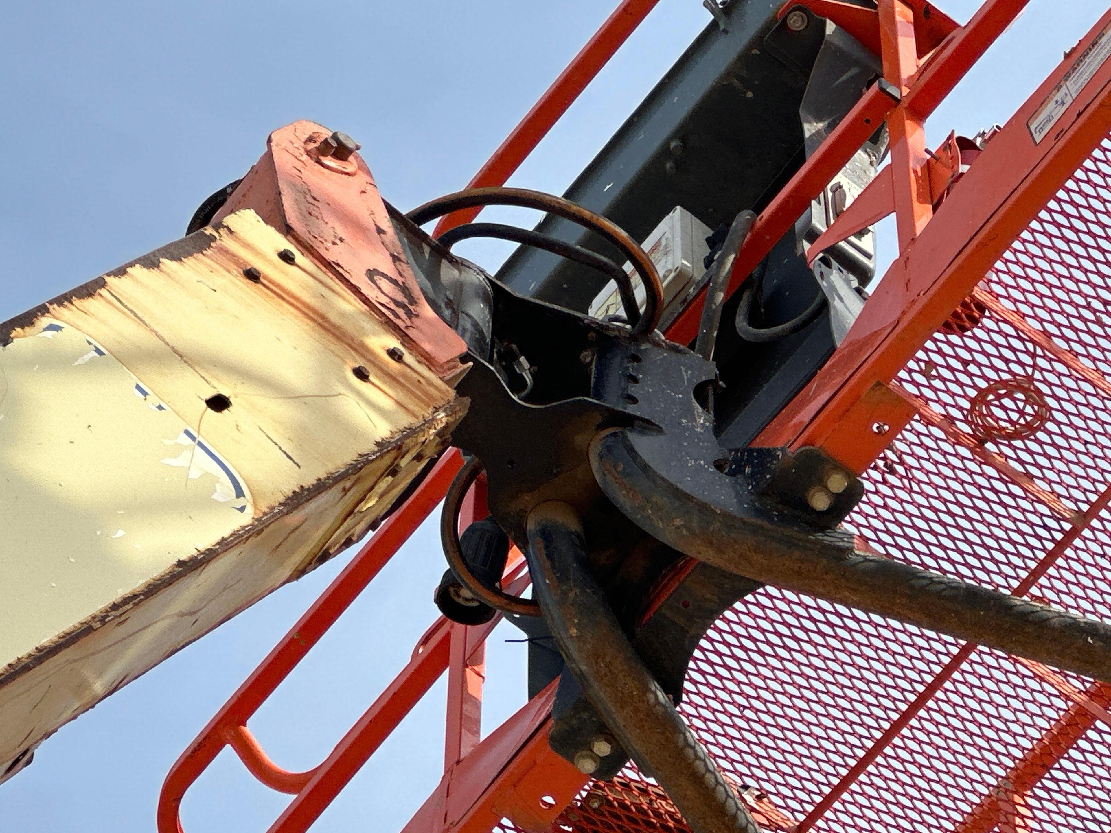 2013 JLG 400S BOOM LIFT SN:300167711 4x4, powered by diesel engine, equipped with 40ft. Platform