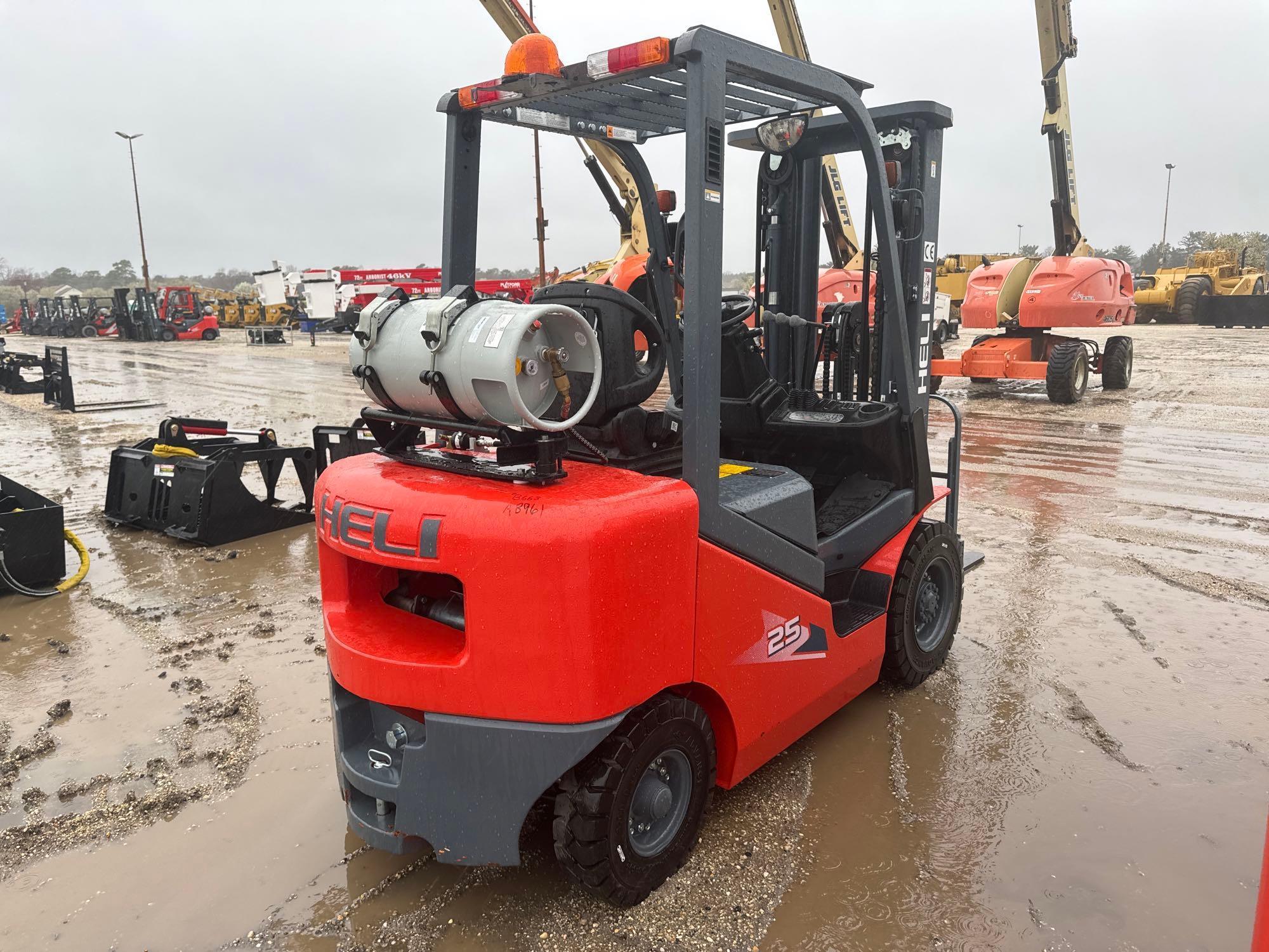 NEW HELI CPYD25 FORKLIFT SN:A8961 powered by LP engine, equipped with OROPS, 5,000lb lift capacity,