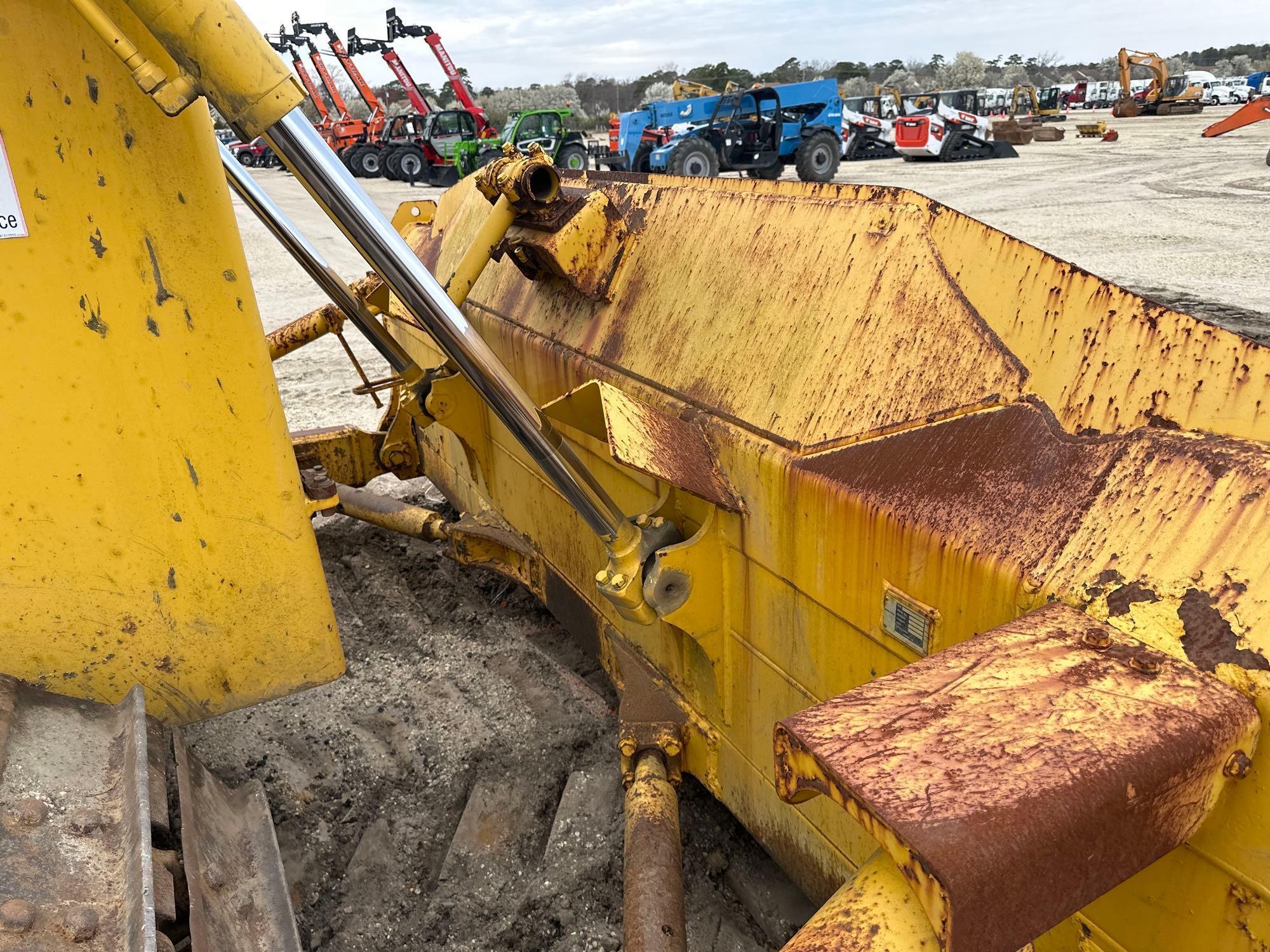 KOMATSU D65WX CRAWLER TRACTORSN-80279...... powered by Komatsu diesel engine, equipped with EROPS, a