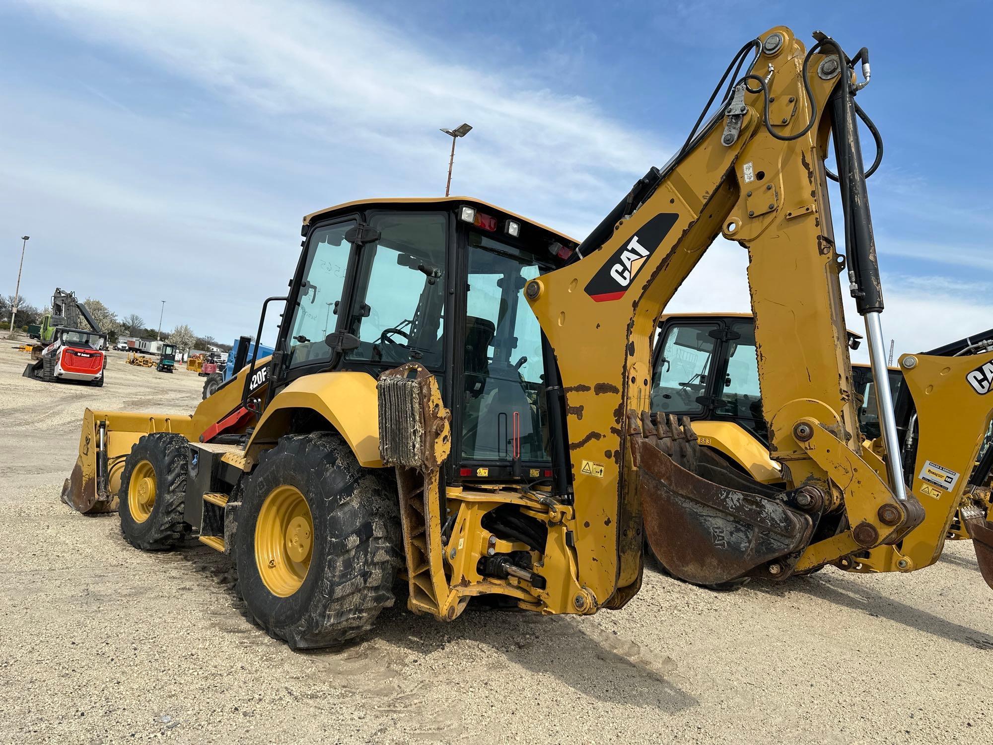 2016 CAT 420F2 TRACTOR LOADER BACKHOE SN:HWC01759 powered by Cat diesel engine, equipped with EROPS,