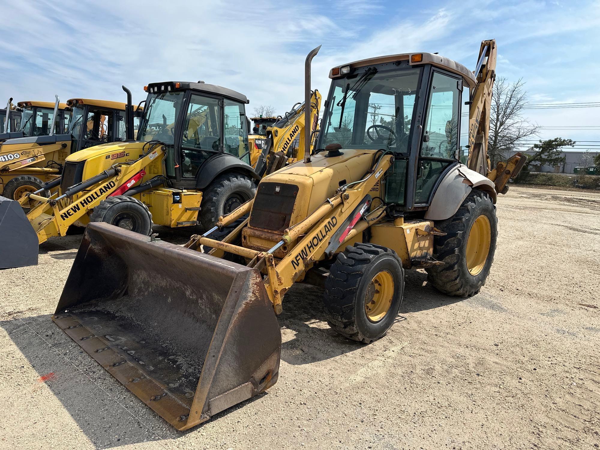 NEW HOLLAND 555E TRACTOR LOADER BACKHOE SN:31002410 powered by diesel engine, equipped with OROPS,