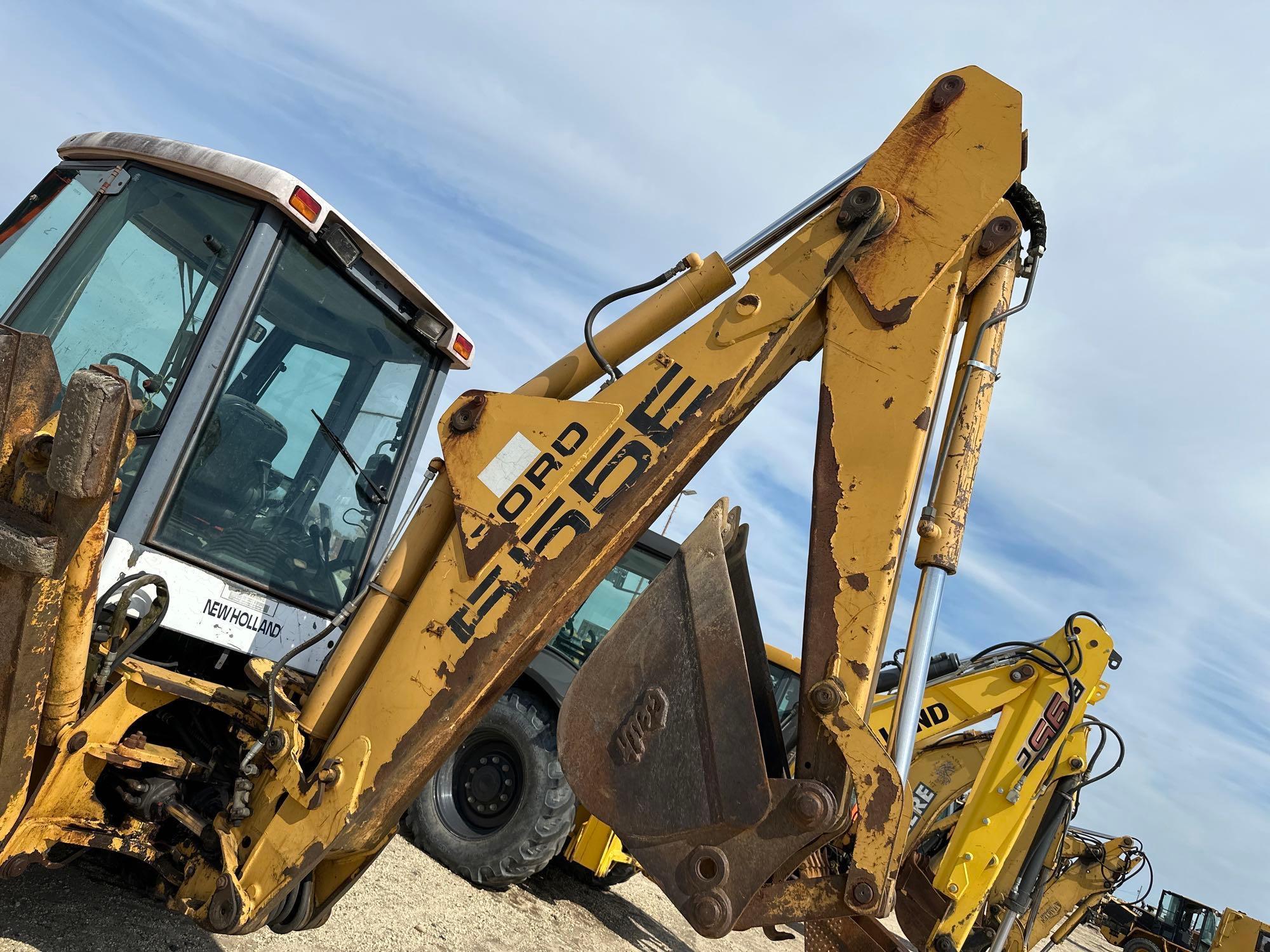 NEW HOLLAND 555E TRACTOR LOADER BACKHOE SN:31002410 powered by diesel engine, equipped with OROPS,