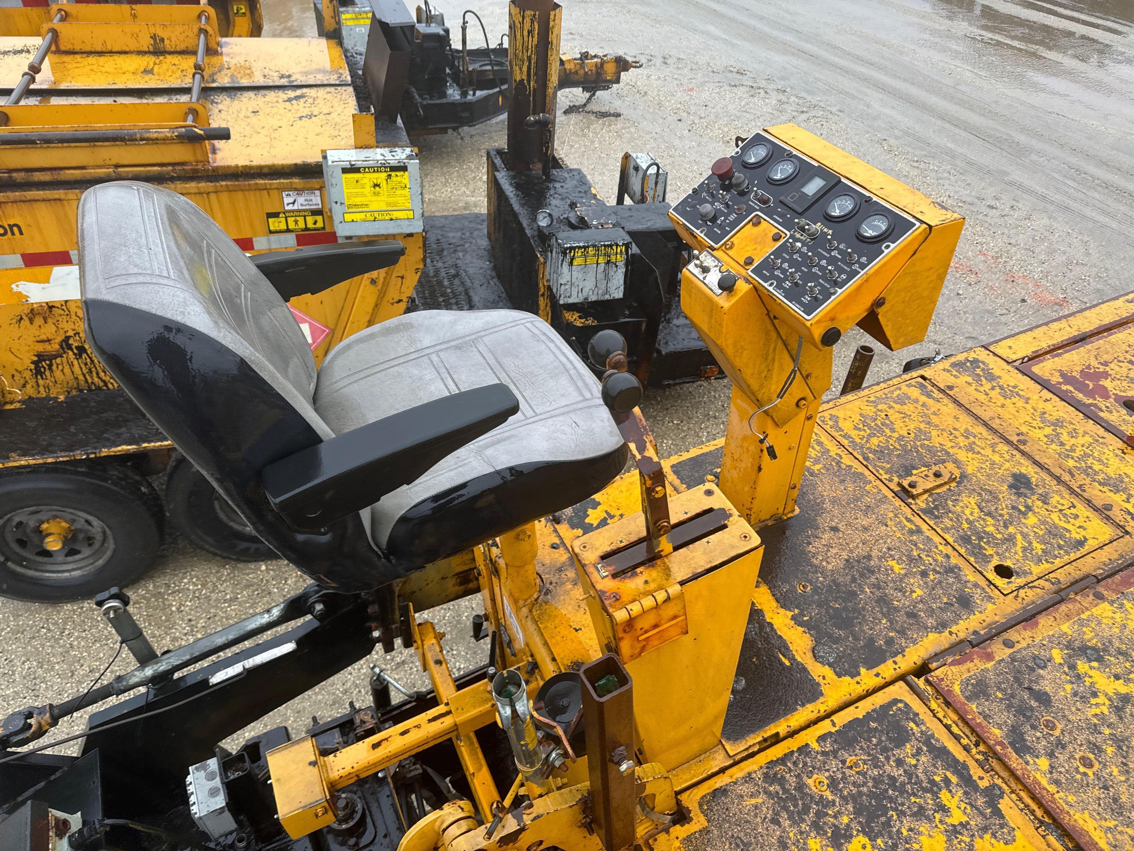 BLAW KNOX PF5510 ASPHALT PAVER...SN:551030-39