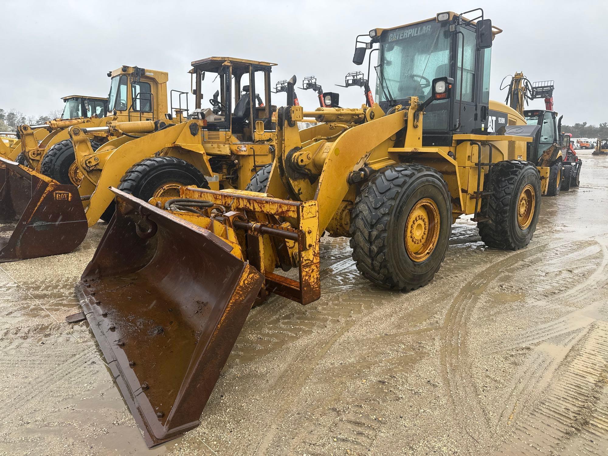 CAT 938H RUBBER TIRED LOADER SN:266 powered by Cat diesel engine, equipped with EROPS, Cat coupler,