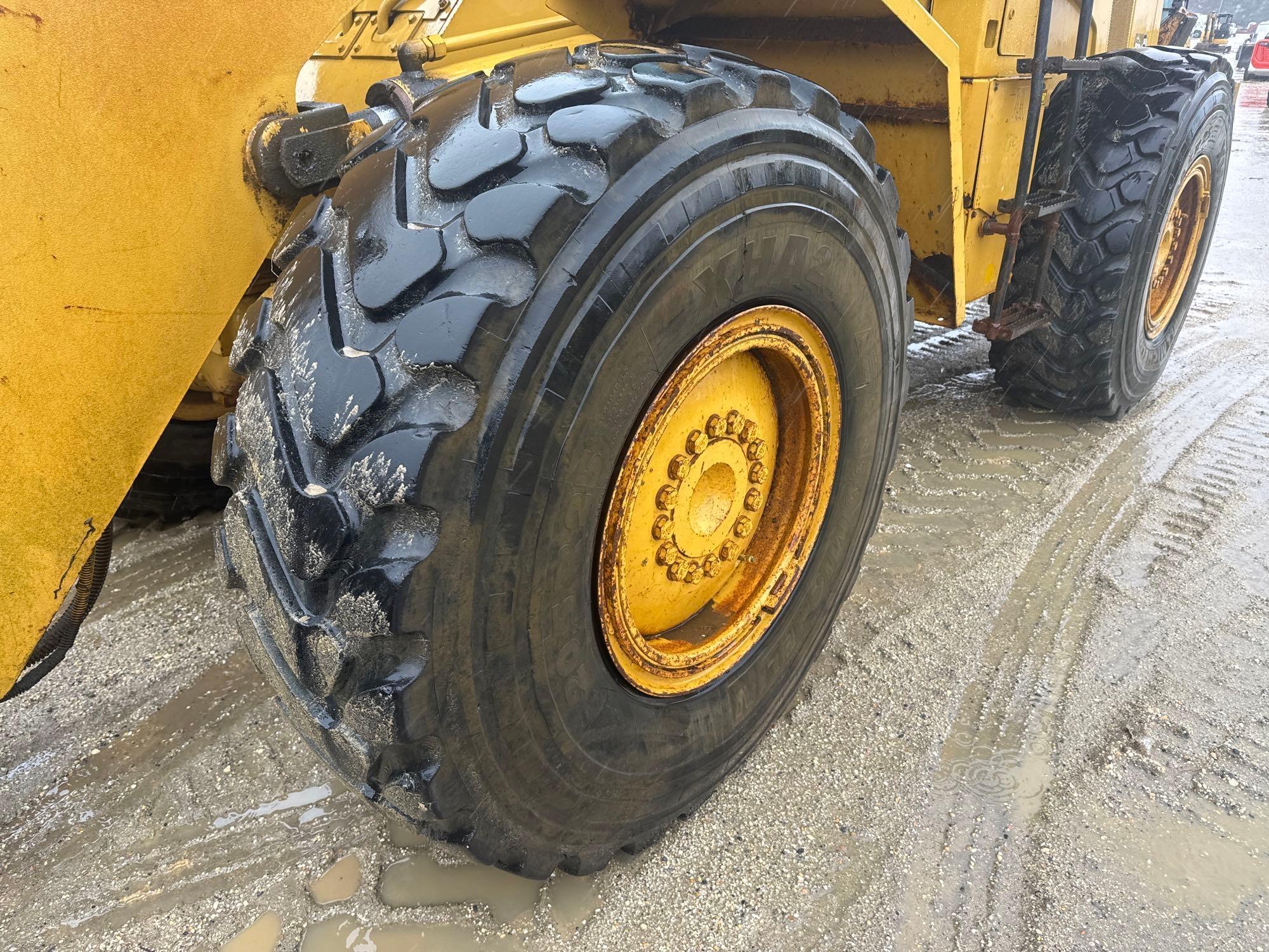 CAT 938H RUBBER TIRED LOADER SN:266 powered by Cat diesel engine, equipped with EROPS, Cat coupler,