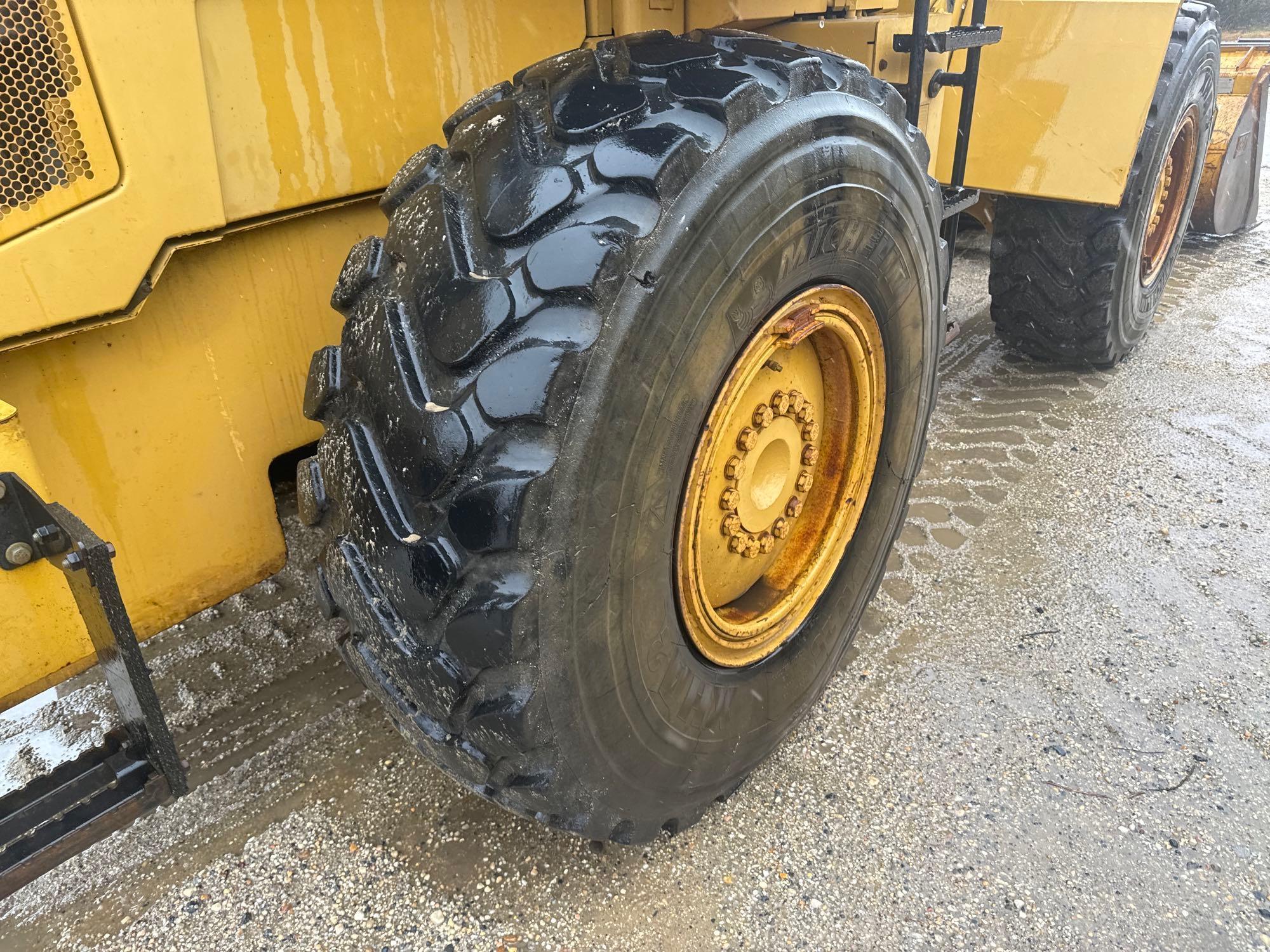 CAT 938H RUBBER TIRED LOADER SN:266 powered by Cat diesel engine, equipped with EROPS, Cat coupler,