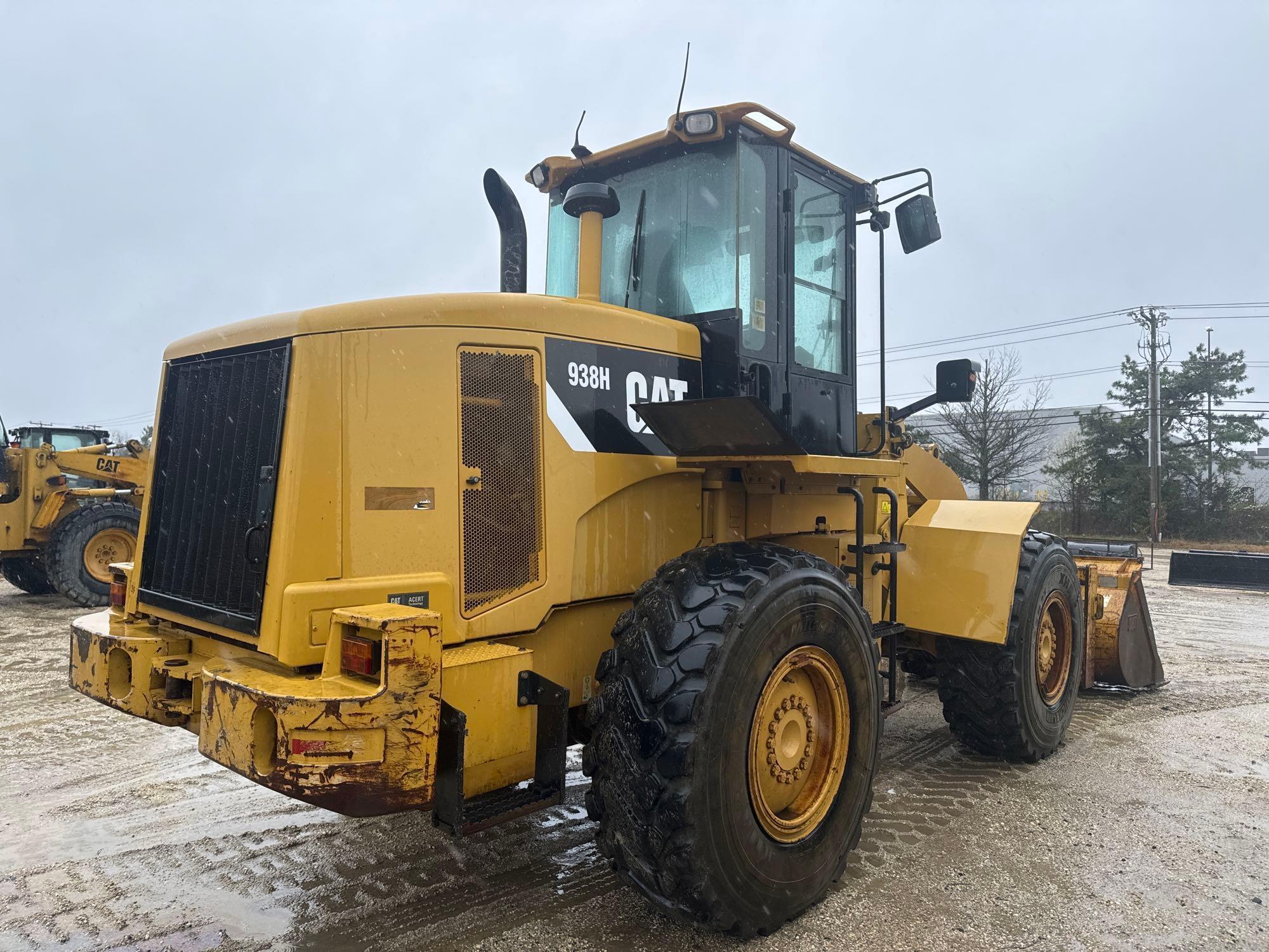 CAT 938H RUBBER TIRED LOADER SN:266 powered by Cat diesel engine, equipped with EROPS, Cat coupler,