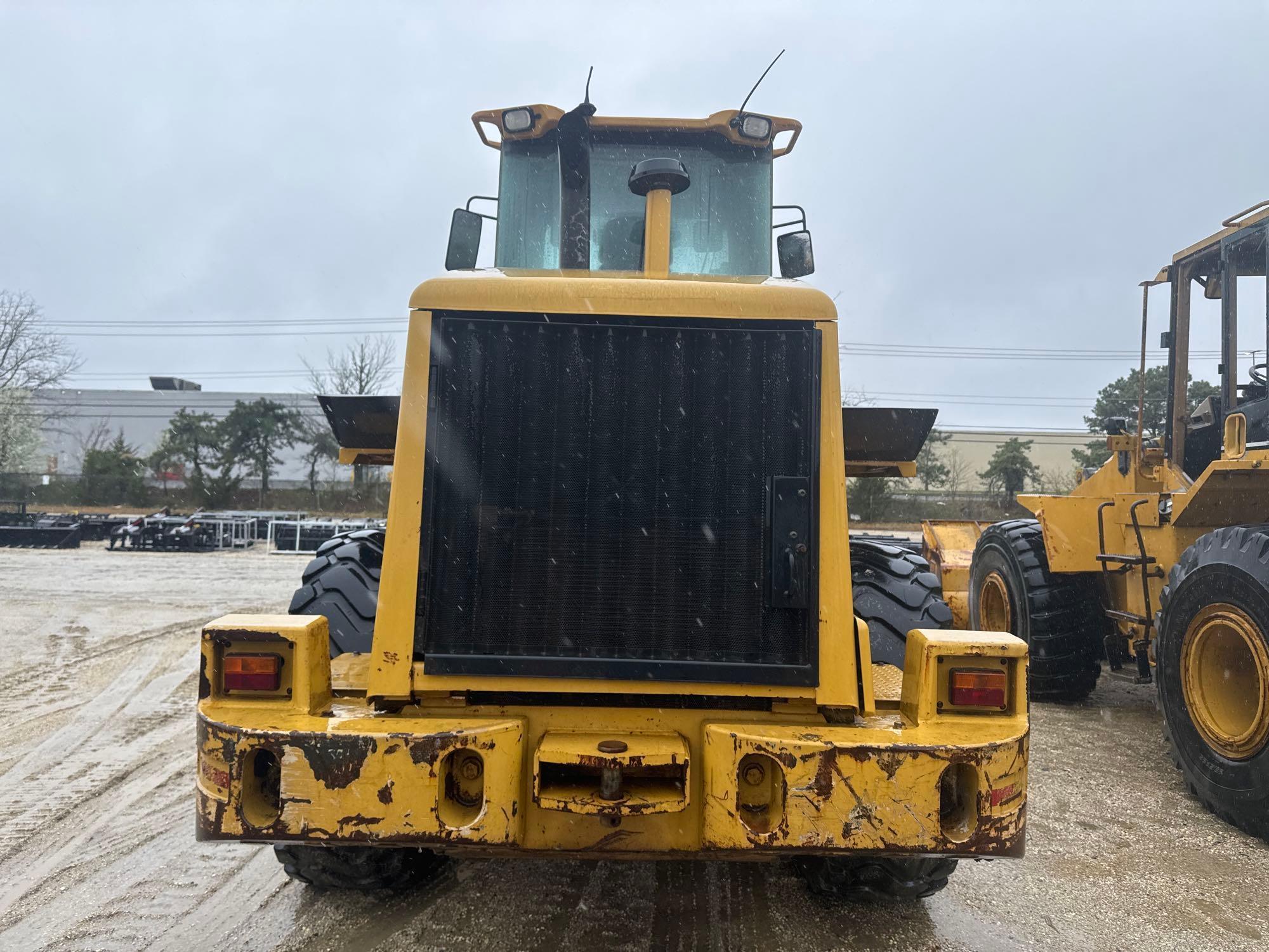 CAT 938H RUBBER TIRED LOADER SN:266 powered by Cat diesel engine, equipped with EROPS, Cat coupler,