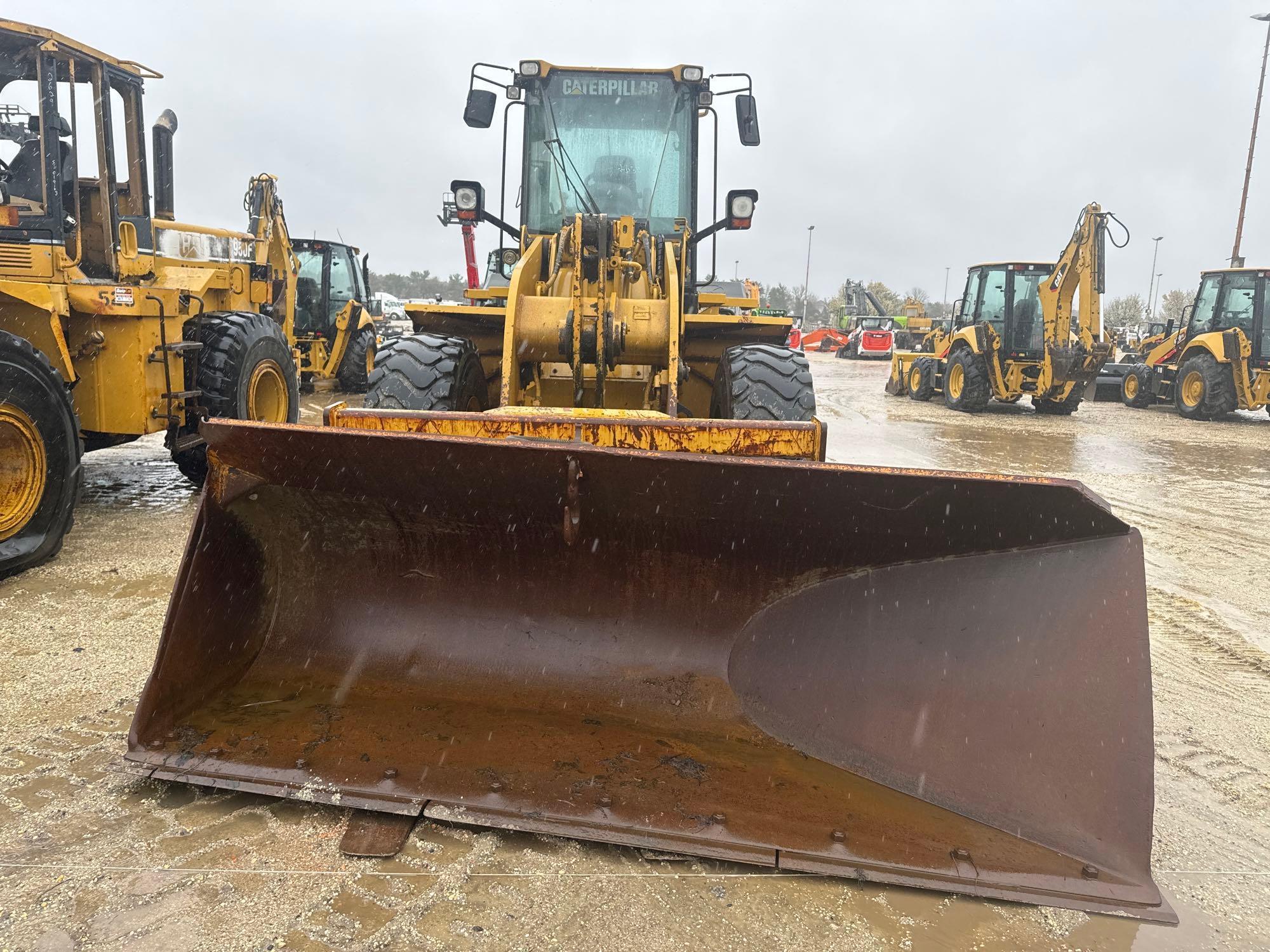 CAT 938H RUBBER TIRED LOADER SN:266 powered by Cat diesel engine, equipped with EROPS, Cat coupler,