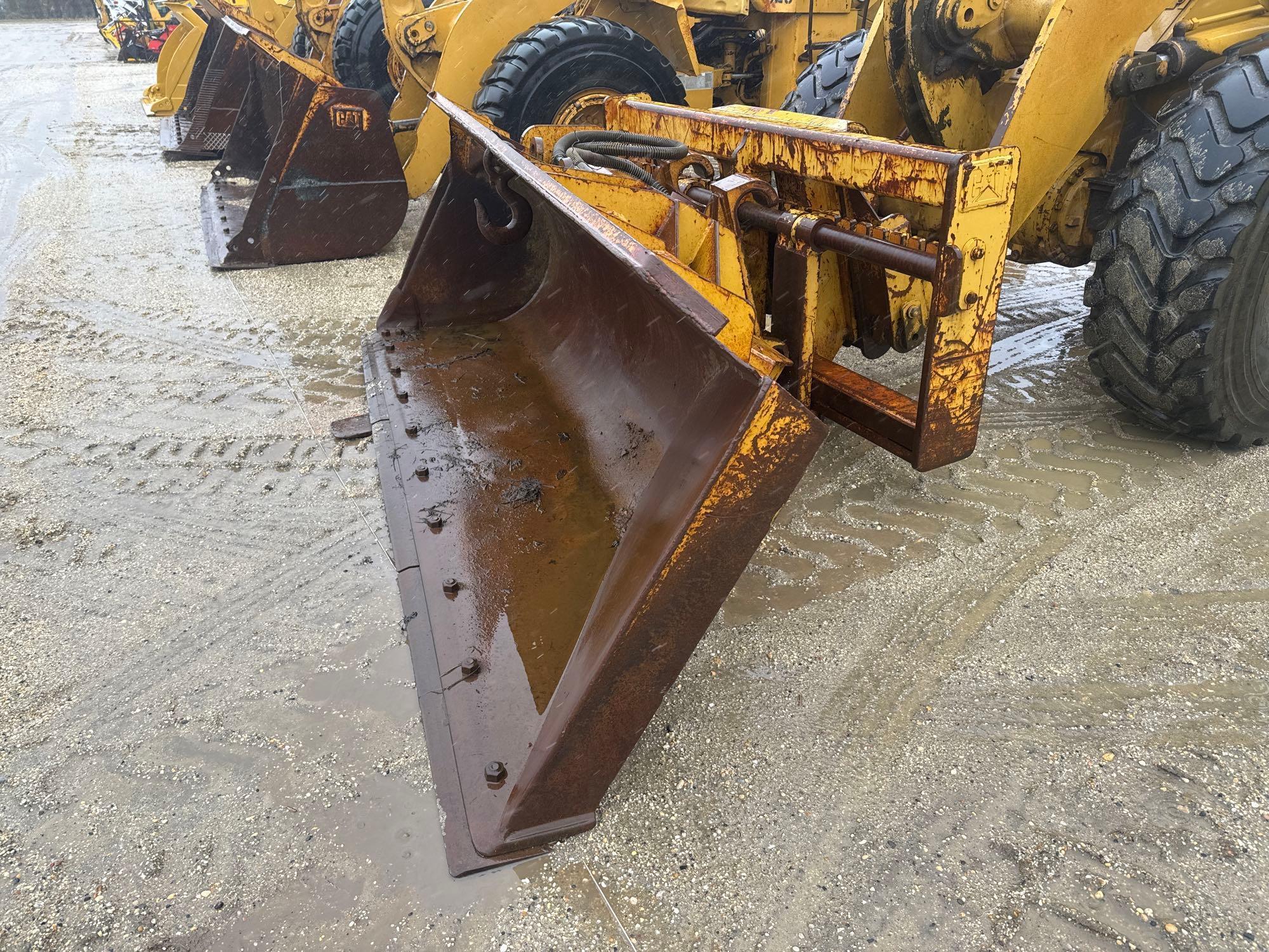 CAT 938H RUBBER TIRED LOADER SN:266 powered by Cat diesel engine, equipped with EROPS, Cat coupler,