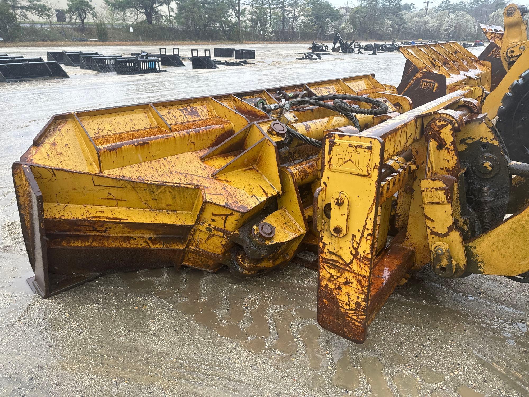 CAT 938H RUBBER TIRED LOADER SN:266 powered by Cat diesel engine, equipped with EROPS, Cat coupler,