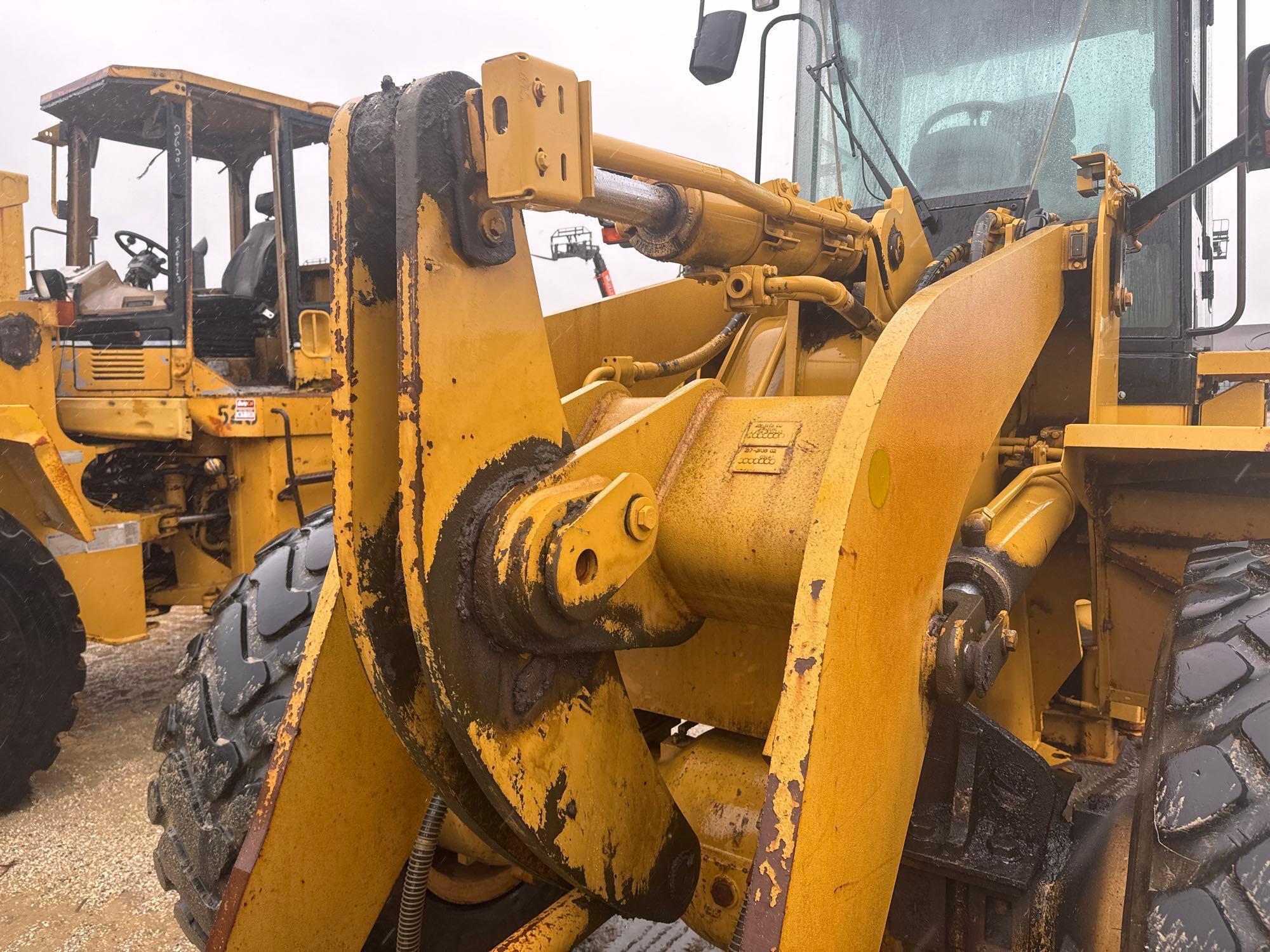 CAT 938H RUBBER TIRED LOADER SN:266 powered by Cat diesel engine, equipped with EROPS, Cat coupler,