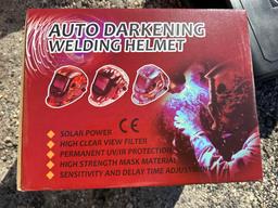 NEW AUTO DARKENING WELDING HELMET NEW SUPPORT EQUIPMENT