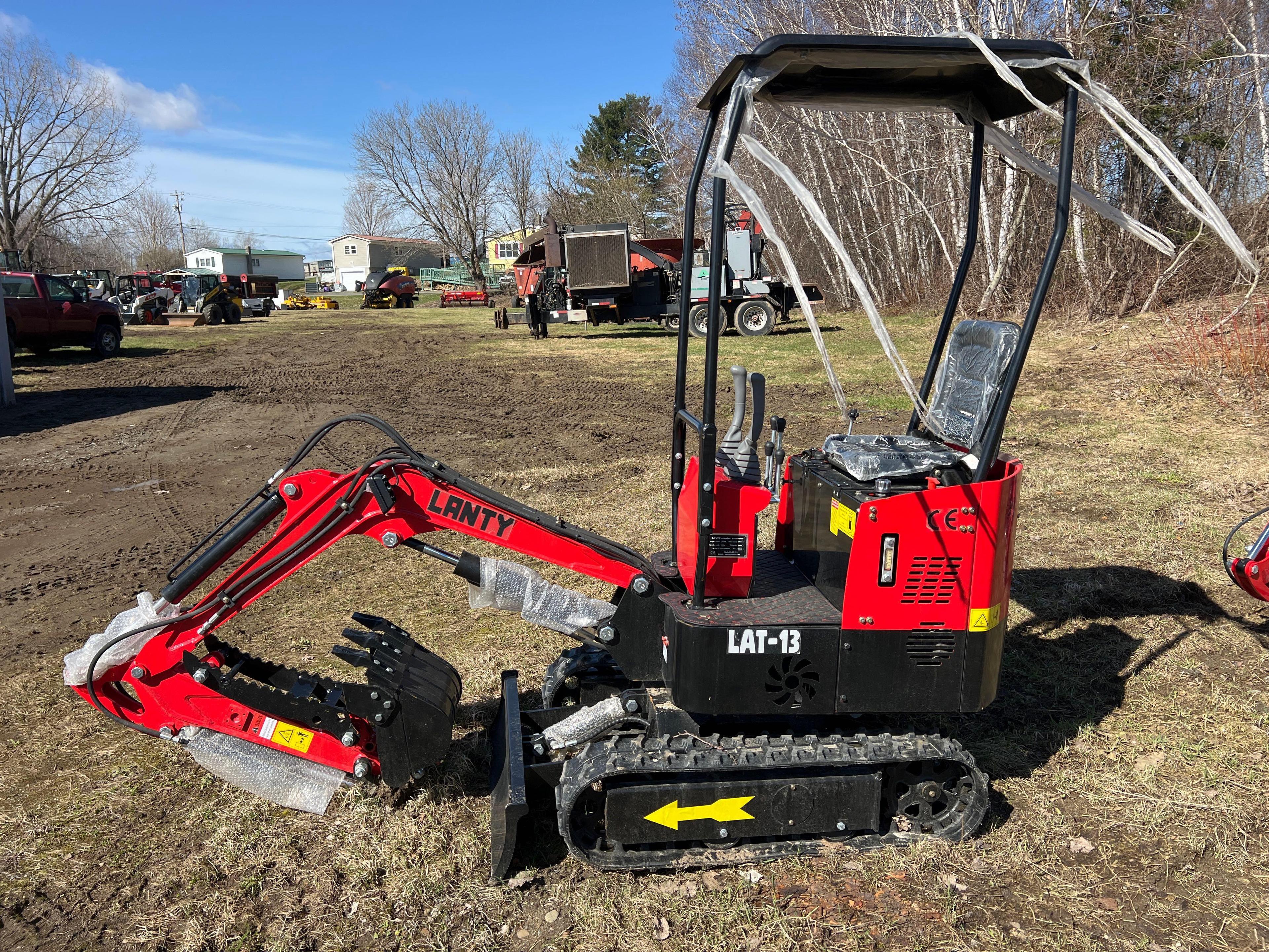 NEW LANTY LAT-13 HYDRAULIC EXCAVATOR SN; LAT13240279 equipped with auxiliary hydraulics, front