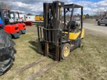 DAEWOO G30P FORKLIFT SN:E43588 powered by LP engine, equipped with OROPS, 6,000lb lift capacity.