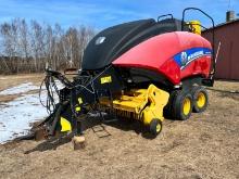 2014 NEW HOLLAND BIG BALER 330 CROPCUTTER SN:964103001 equipped with rear conveyor, 500/50-17 tires,