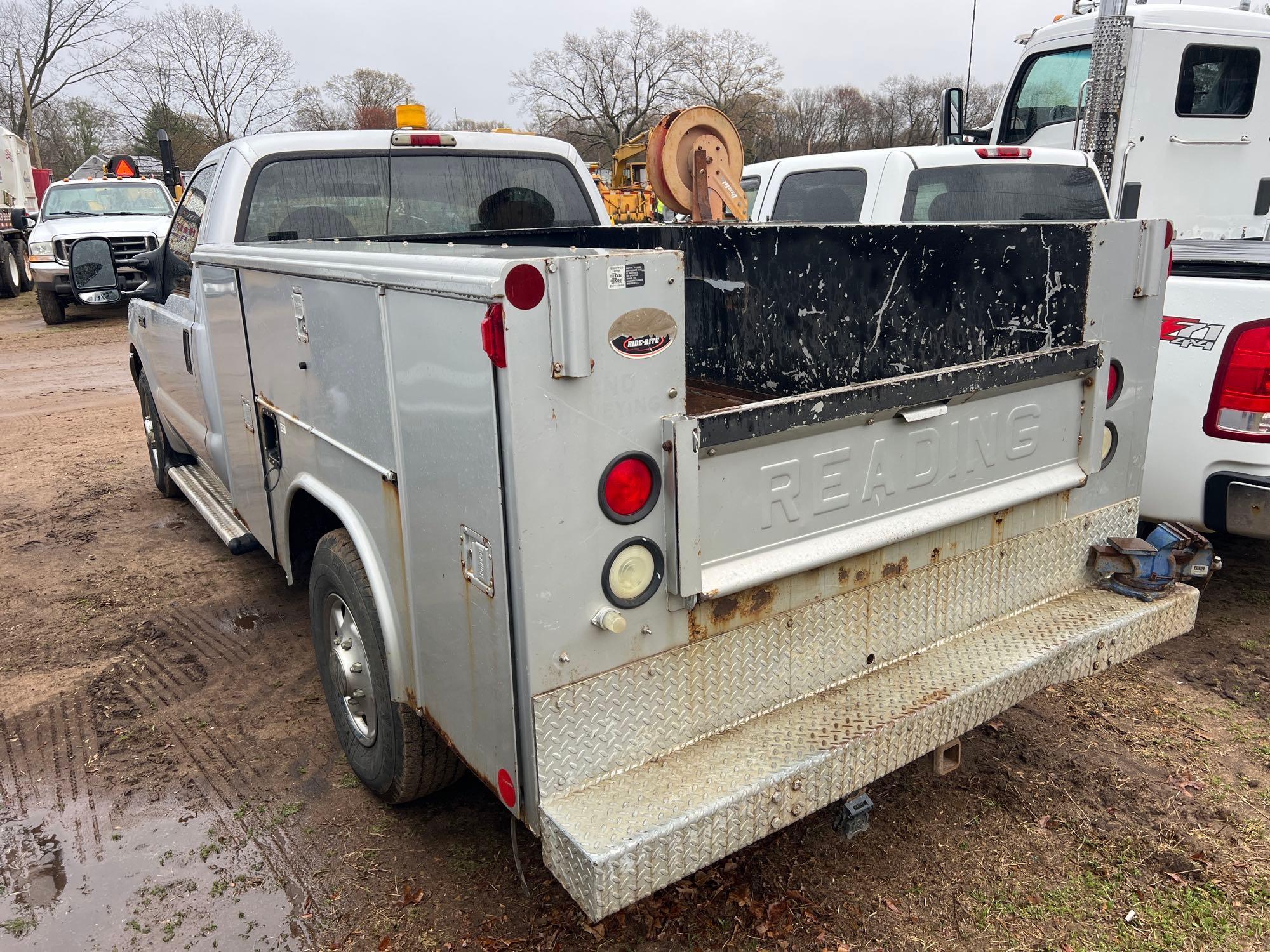 2003 FORD F250 UTILITY TRUCK VN:50519 powered by gas engine, equipped with automatic transmission,