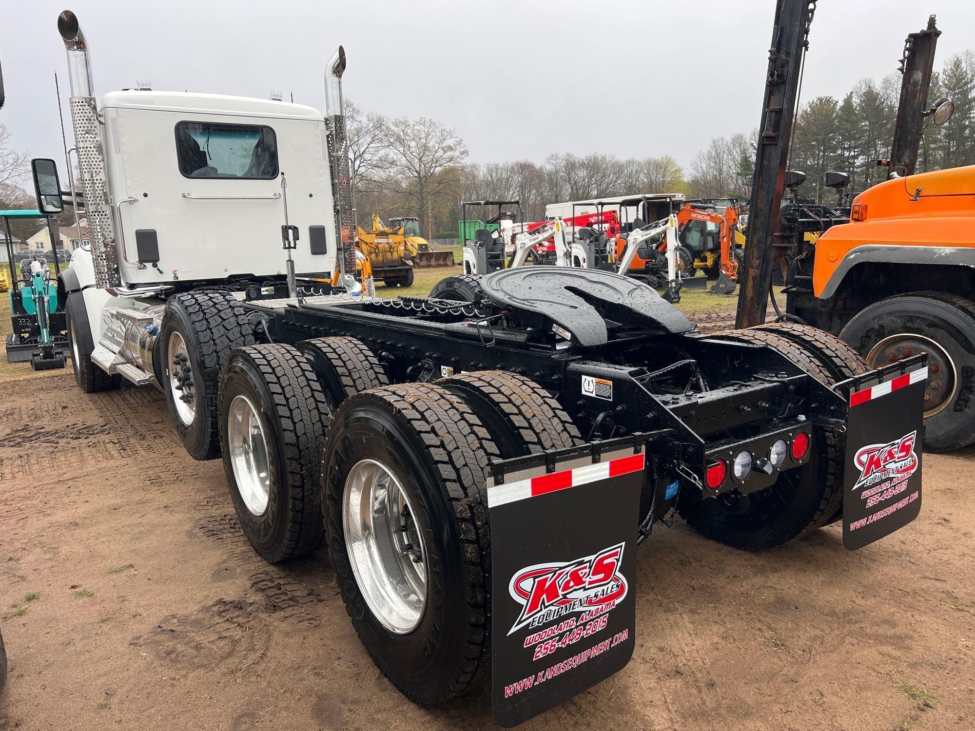 2025...KENWORTH T880 HEAVY HAUL TRUCK TRACTOR VIN -141584...... powered by Cummins X15 diesel engine