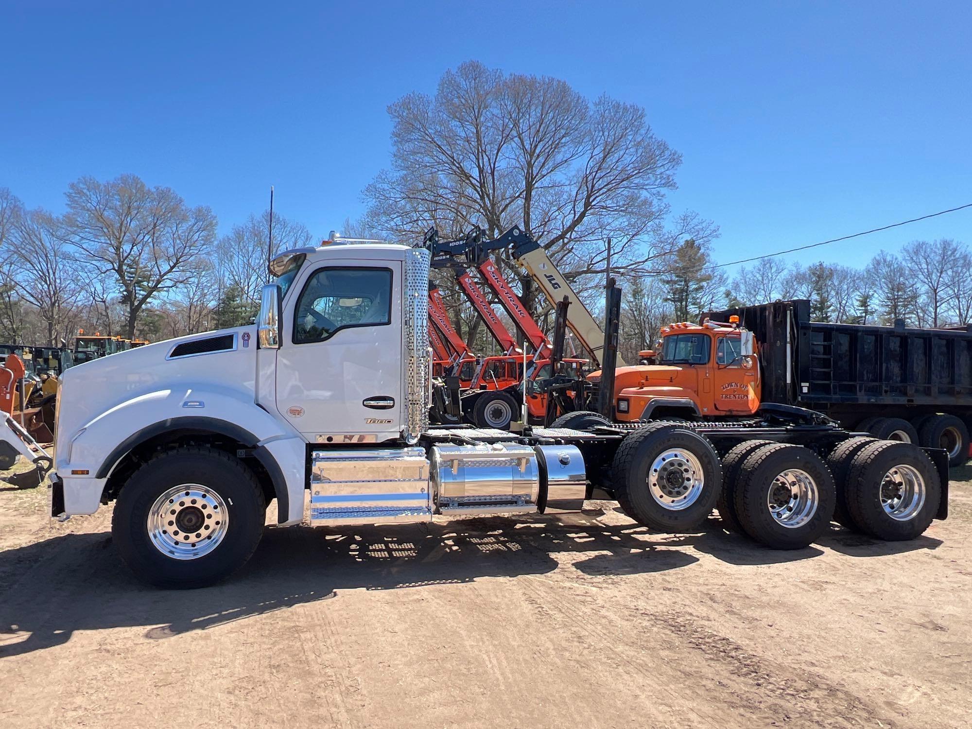 2025...KENWORTH T880 HEAVY HAUL TRUCK TRACTOR VIN -141584...... powered by Cummins X15 diesel engine