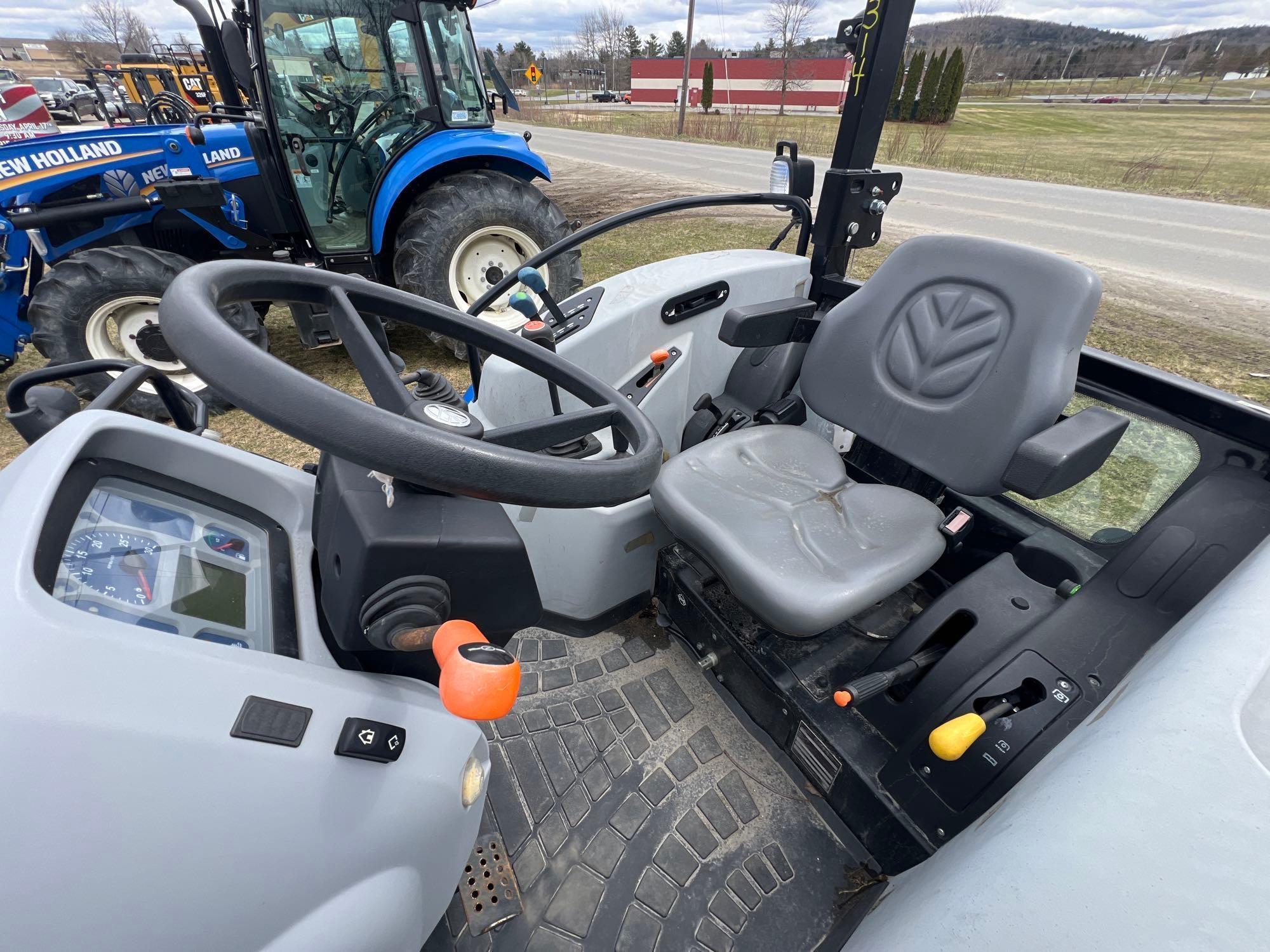 NEW NEW HOLLAND WORKMASTER 75 TRACTOR LOADER 4x4, powered by diesel engine, 75hp, equipped with