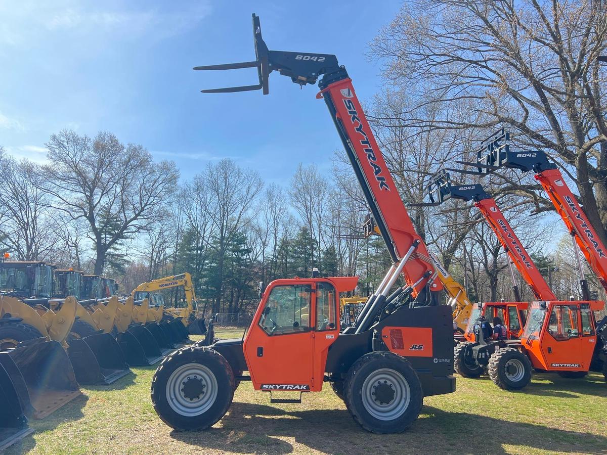 NEW UNUSED 2024 SKYTRAK 8042 TELESCOPIC FORKLIFT SN-130258 4x4, powered by Cummins diesel engine,