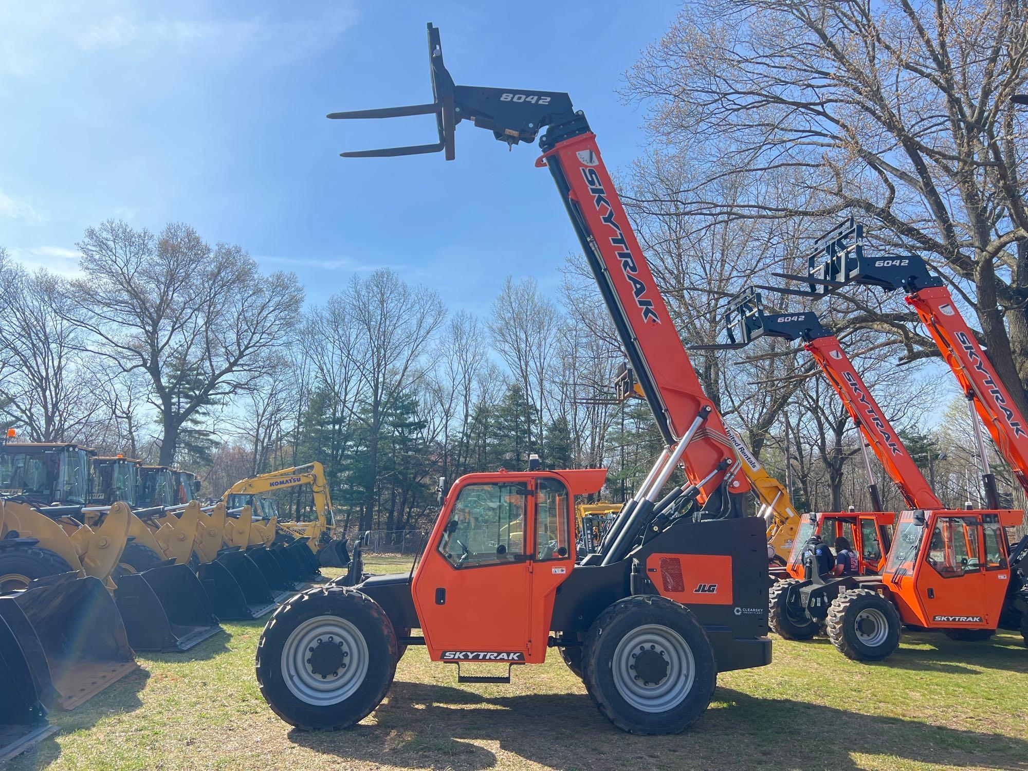 NEW UNUSED 2024 SKYTRAK 8042 TELESCOPIC FORKLIFT SN-130258 4x4, powered by Cummins diesel engine,