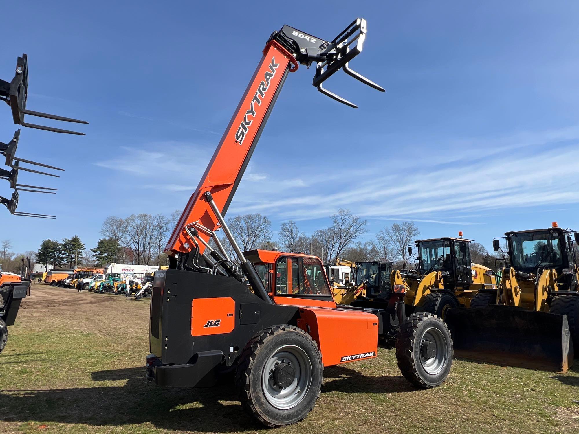 NEW UNUSED 2024 SKYTRAK 8042 TELESCOPIC FORKLIFT SN-130258 4x4, powered by Cummins diesel engine,