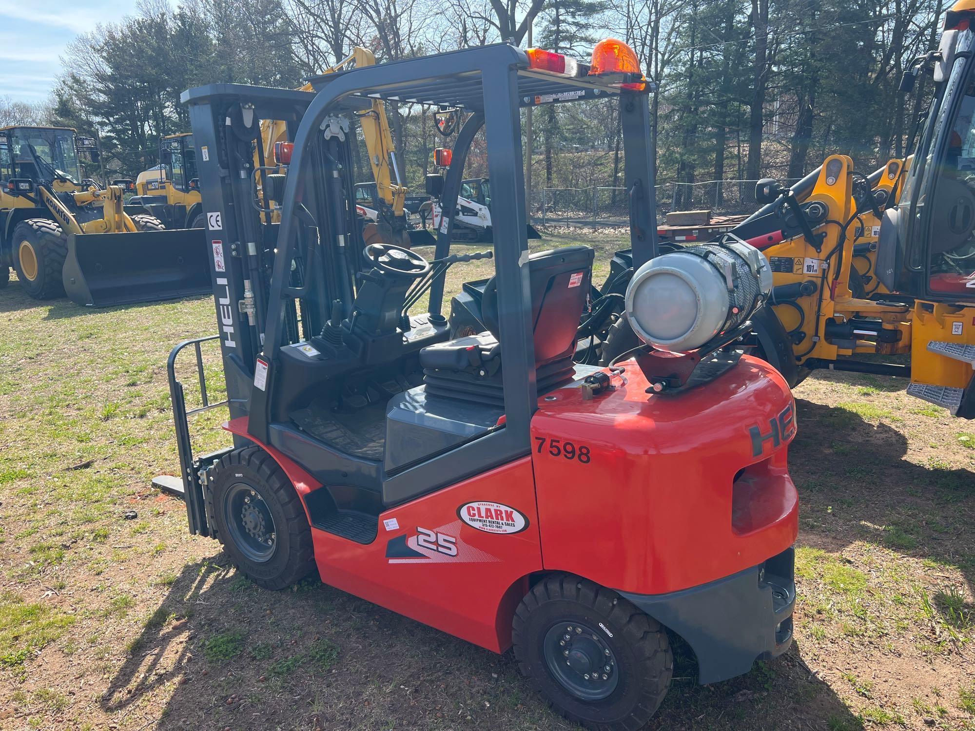 NEW HELI CPYD25 FORKLIFT SN-A1486 powered by LP engine, equipped with OROPS, 5,000lb lift capacity,