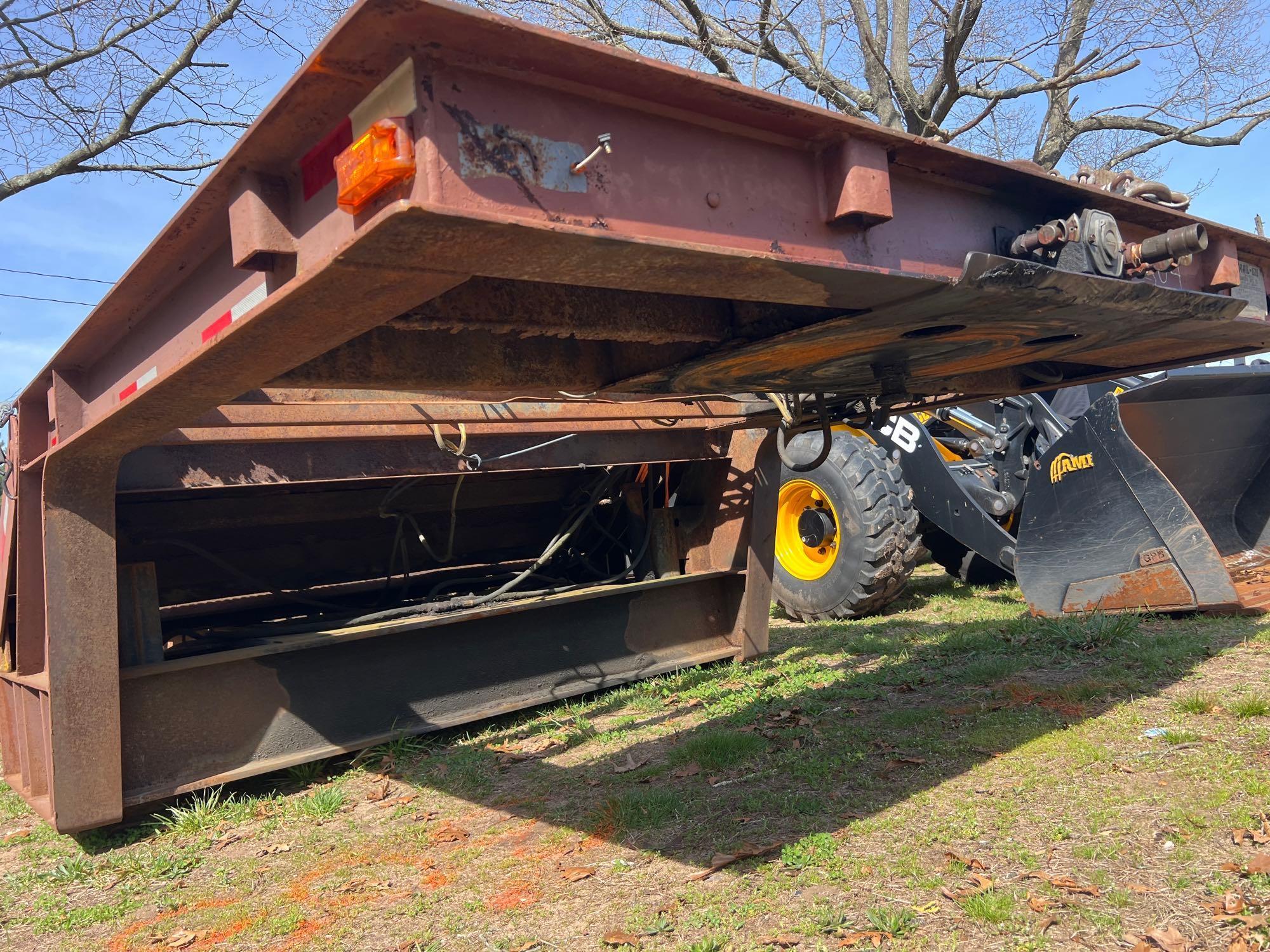 1995 TRAILEZE 45 TON EQUIPMENT TRAILER SN:009737...equipped with 45 ton capacity, winch, air ride