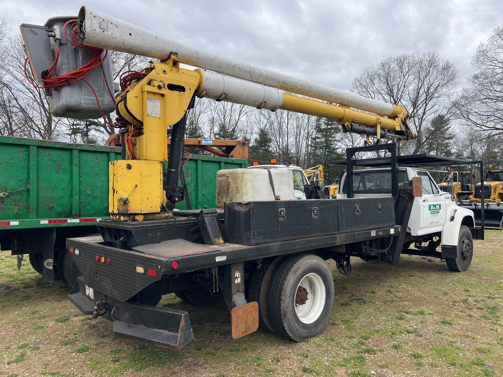 1987 FORD F800 BUCKET TRUCK VN:1FDPT84A6HVA35191 powered by diesel engine, equipped with bucket