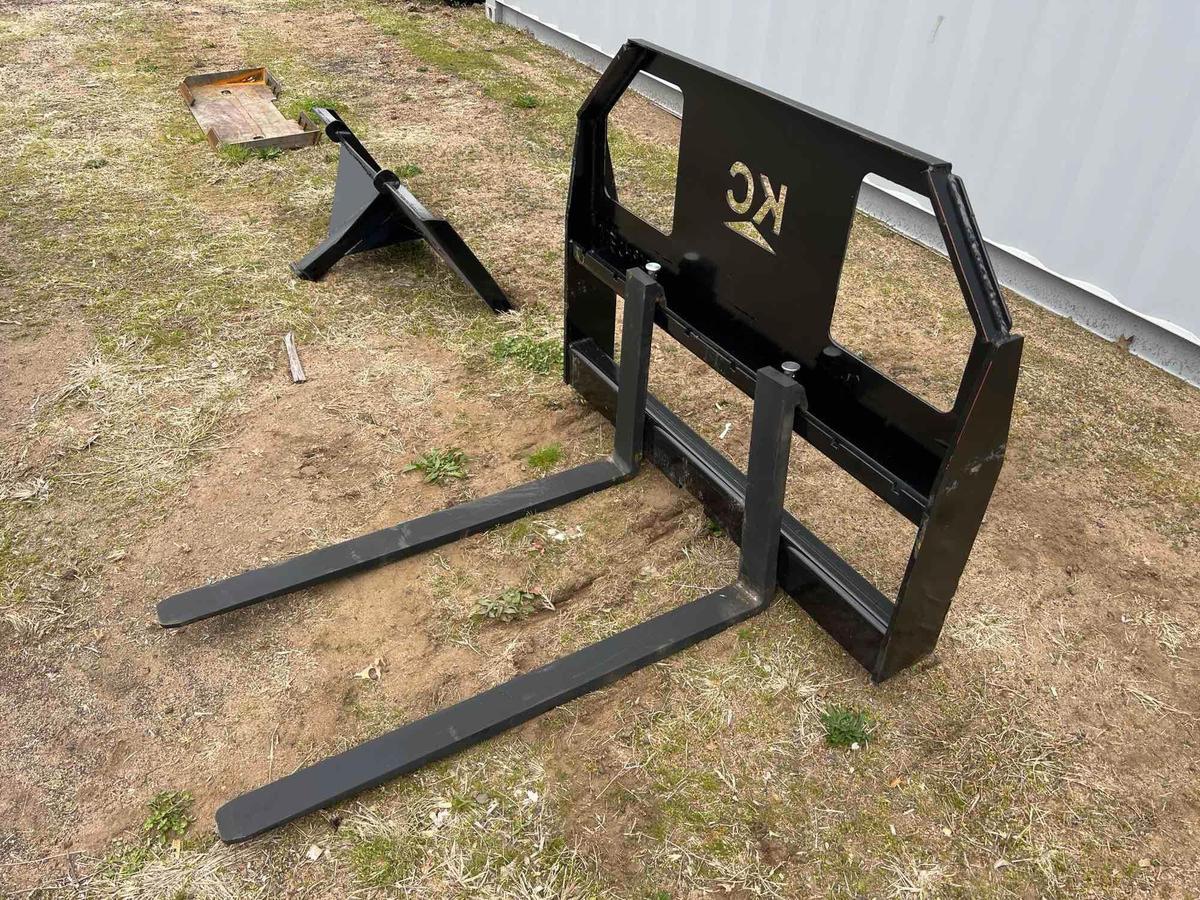 NEW 42IN. FORKS W/ 45IN. FRAME SKID STEER ATTACHMENT