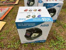 NEW AUTO DARKENING WELDING HELMET NEW SUPPORT EQUIPMENT