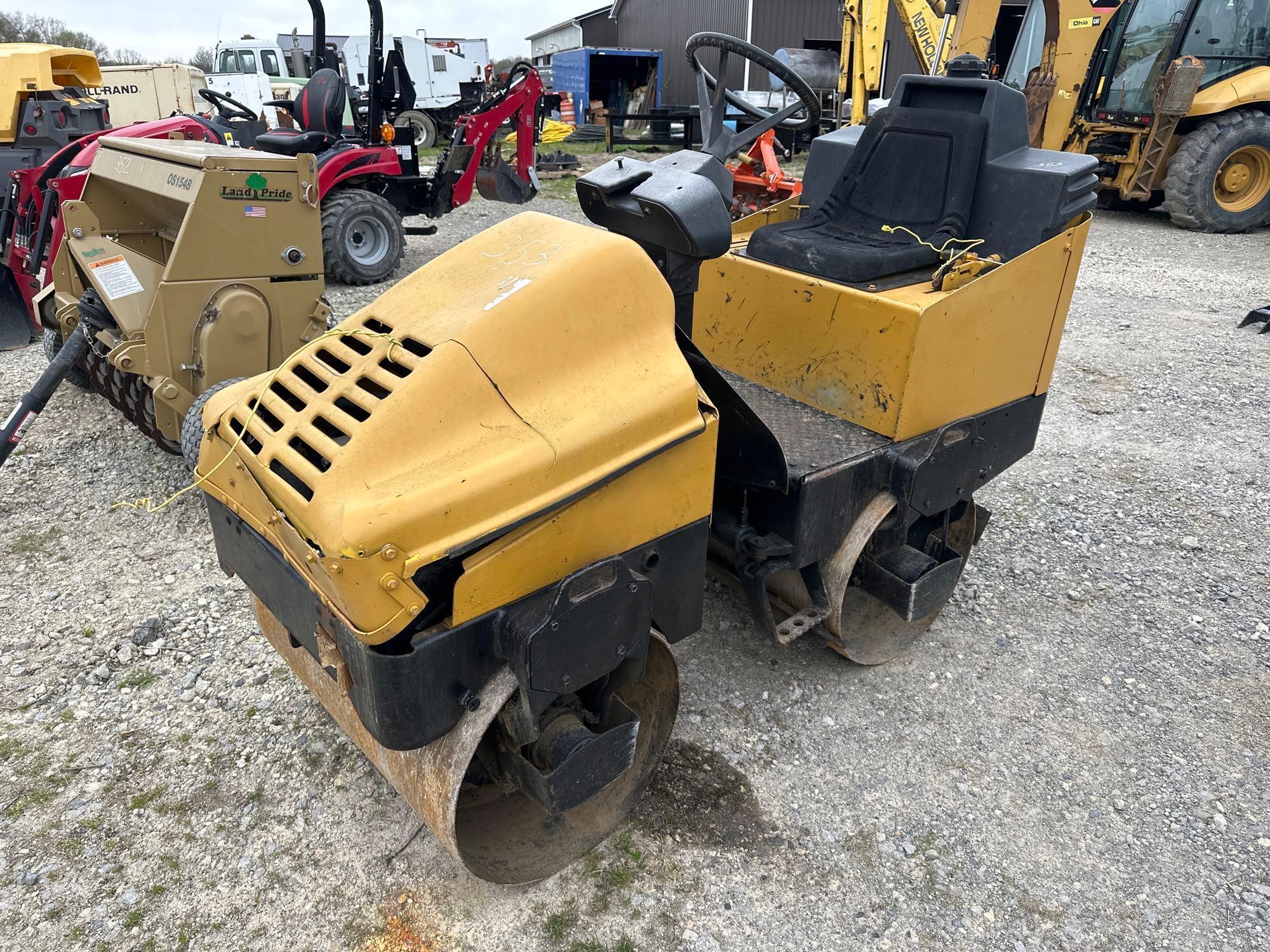 WACKER RD11A ASPHALT ROLLER SN:769301318 powered by gas engine, equipped with ROPS, 36in. smooth